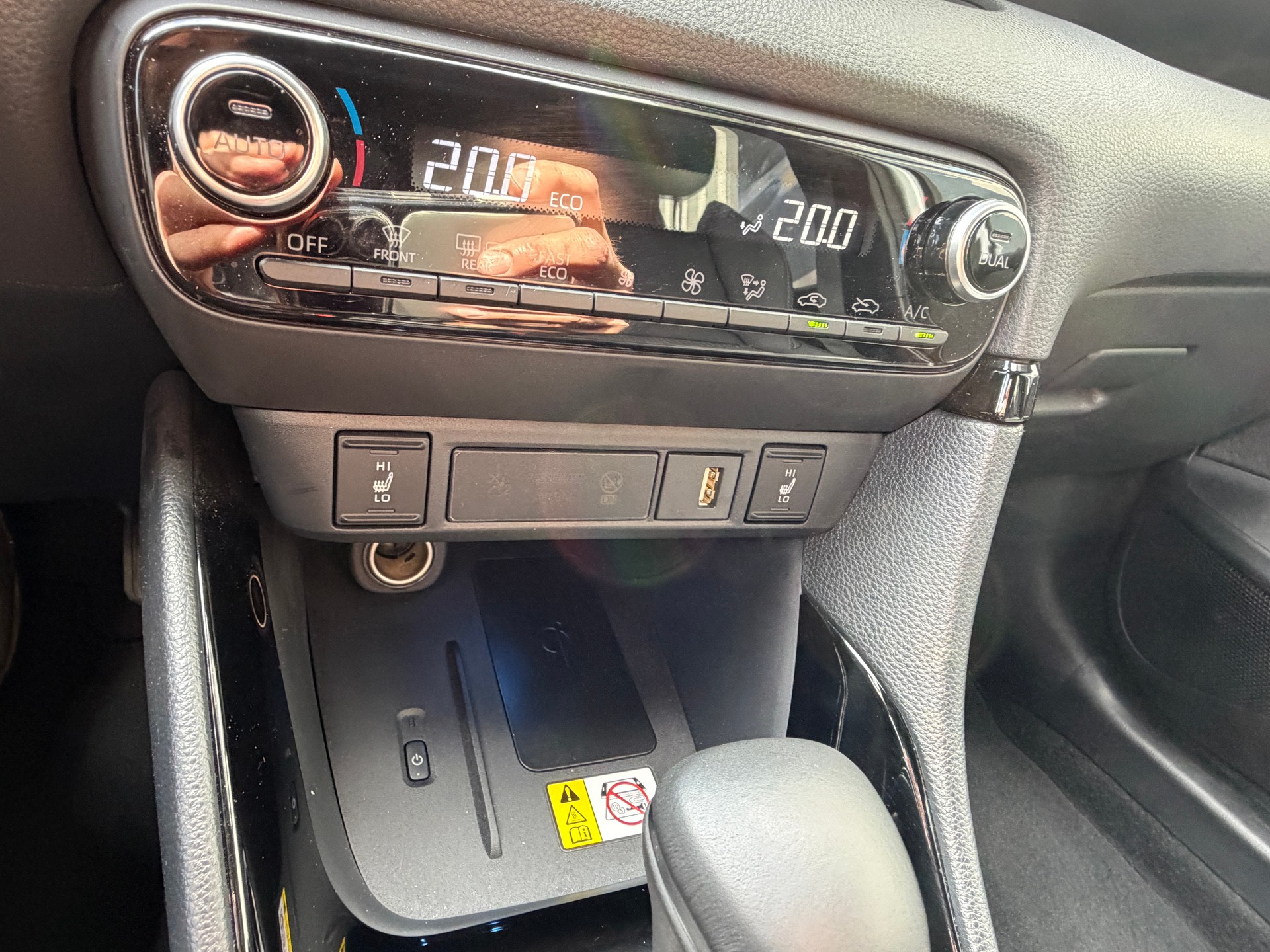 TOYOTA Yaris 1.5 Style e-CVT-image-15
