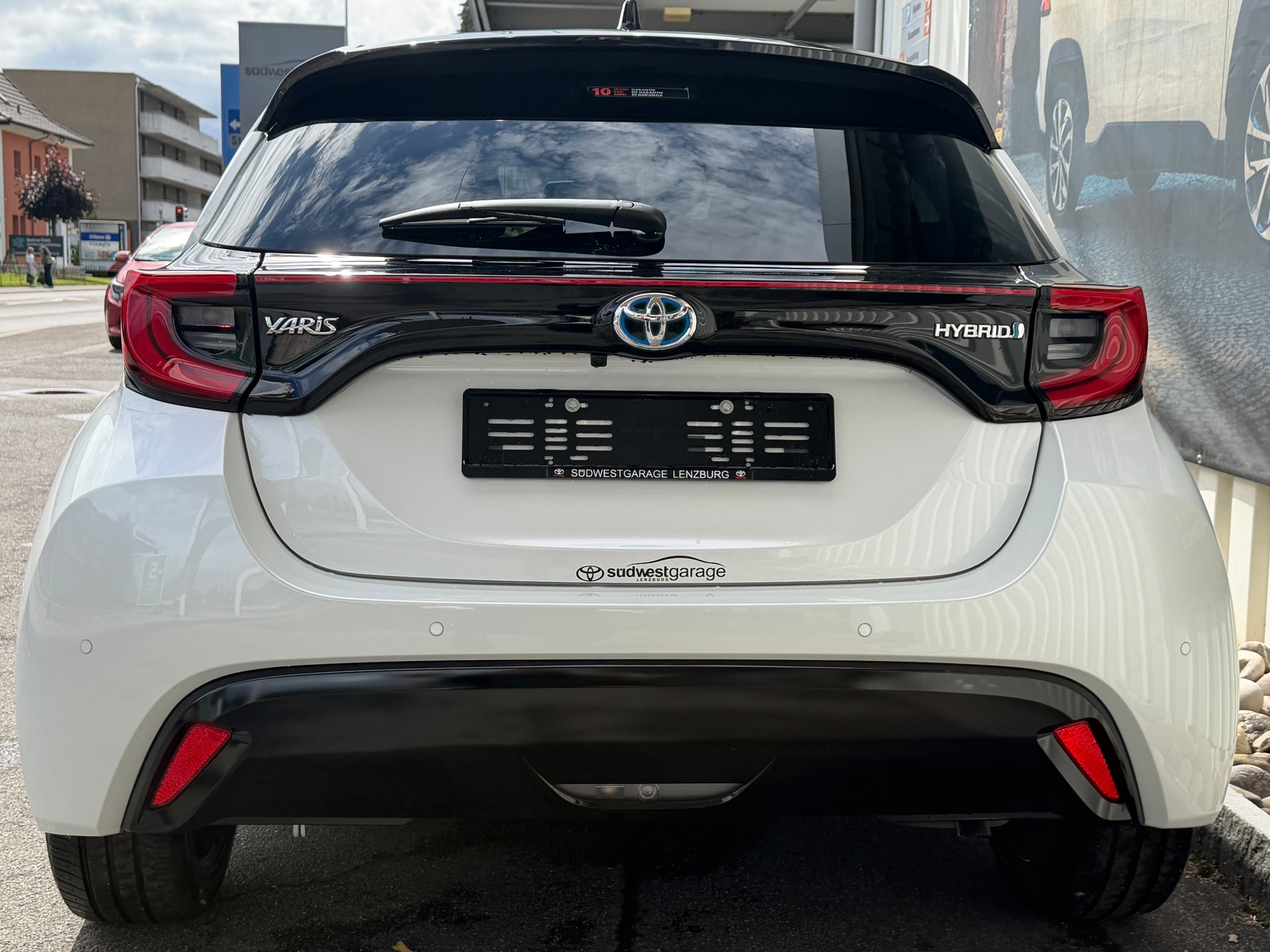 TOYOTA Yaris 1.5 Style e-CVT-image-5