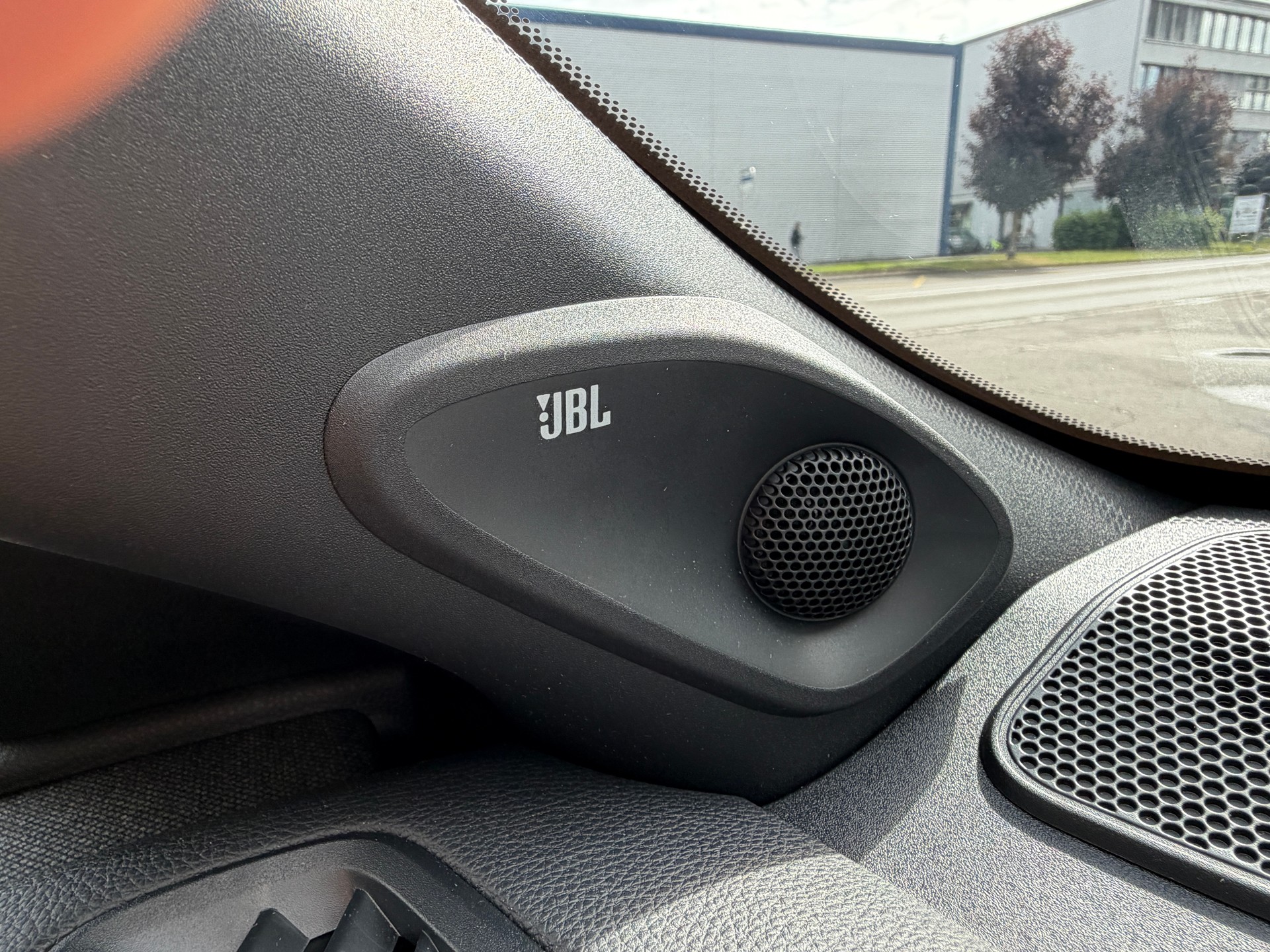 TOYOTA Yaris 1.5 Style e-CVT-image-17