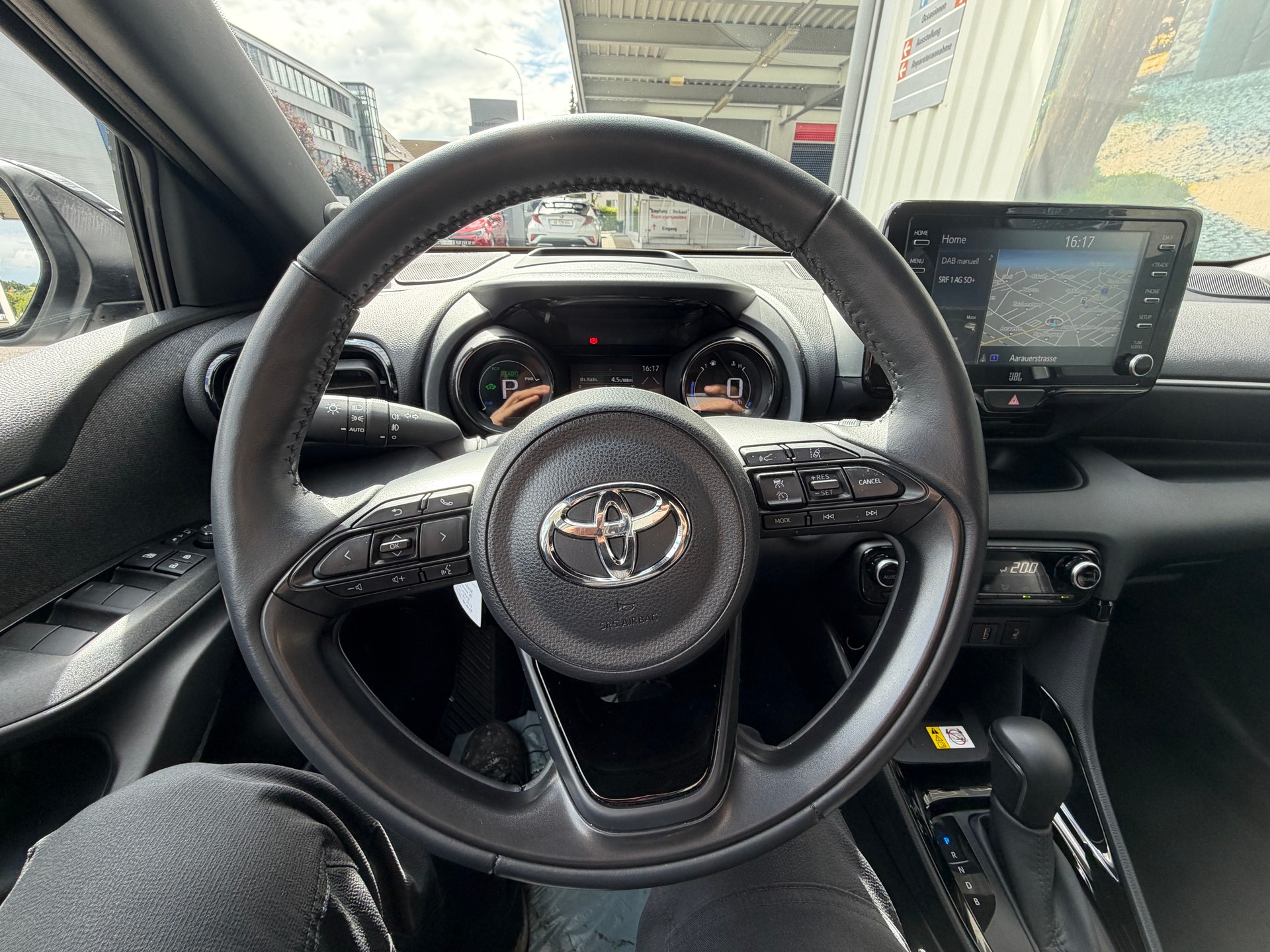 TOYOTA Yaris 1.5 Style e-CVT-image-12