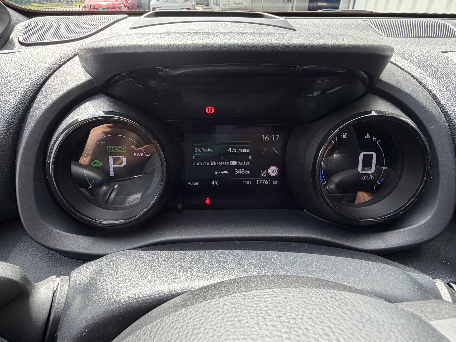 TOYOTA Yaris 1.5 Style e-CVT-image-11