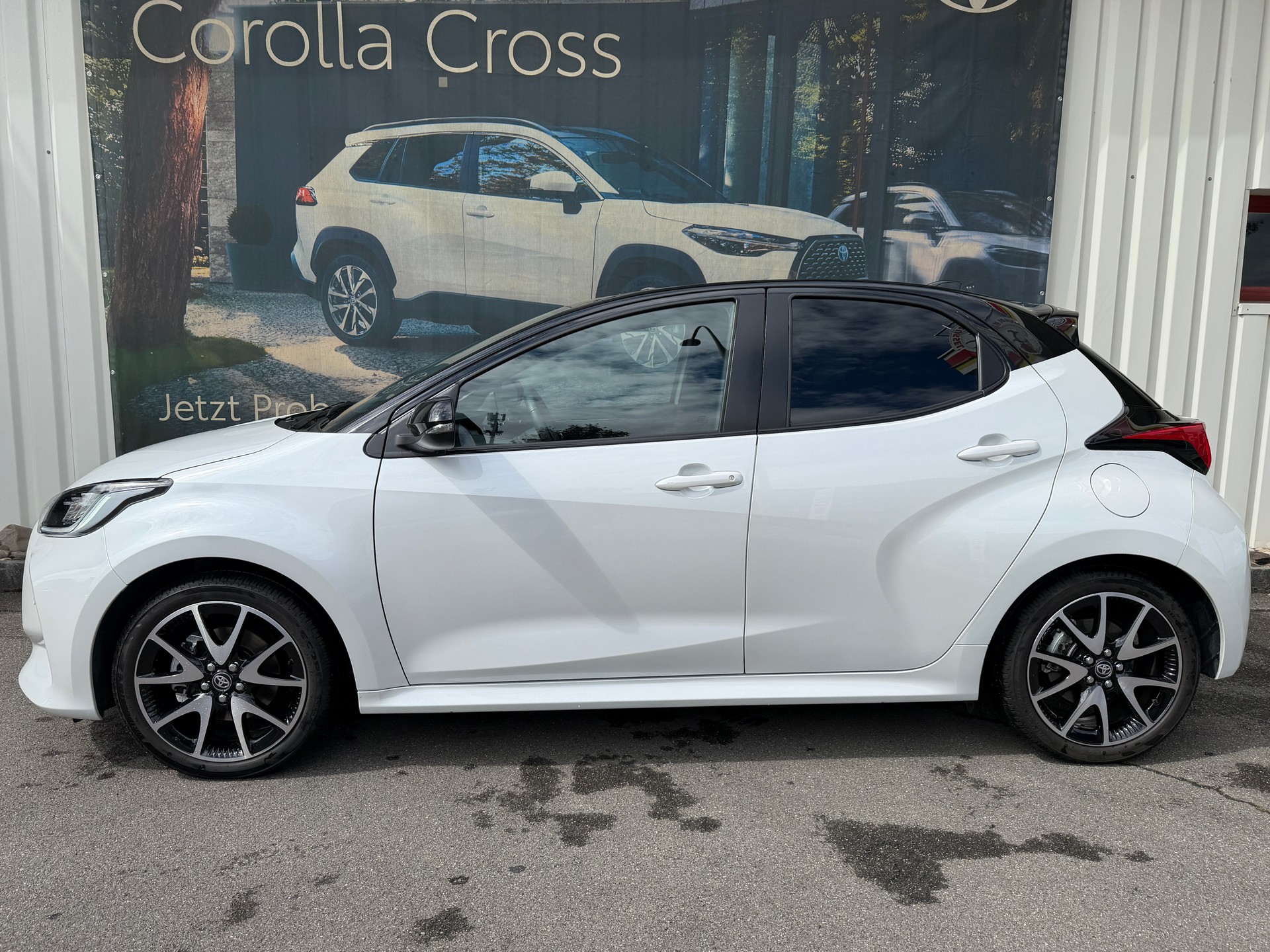 TOYOTA Yaris 1.5 Style e-CVT-image-1