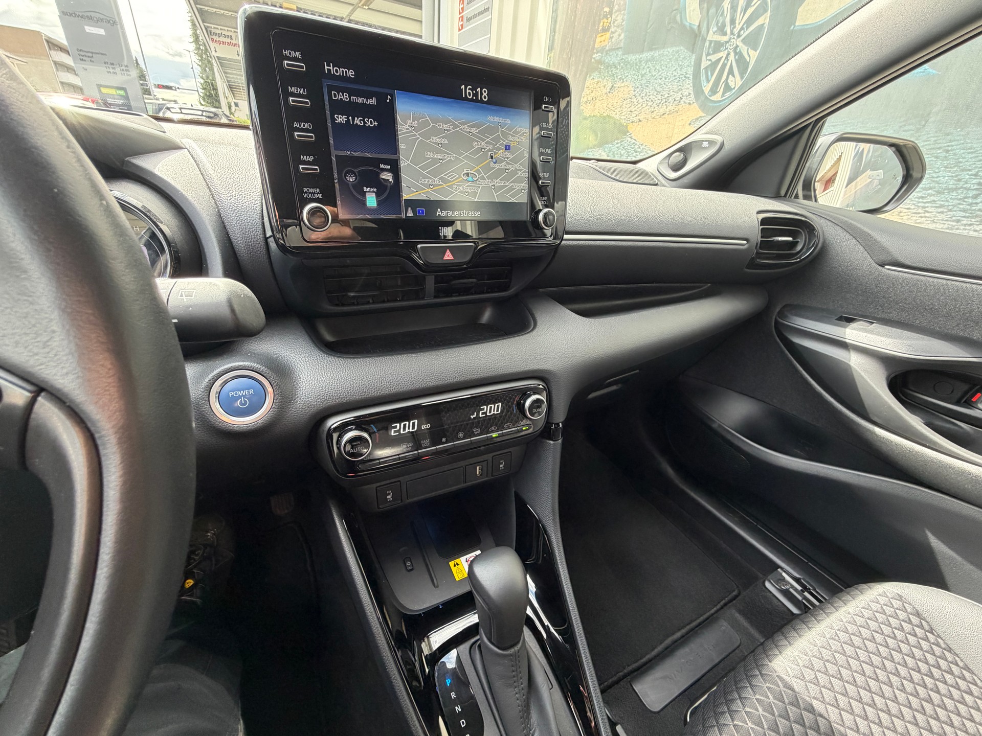 TOYOTA Yaris 1.5 Style e-CVT-image-13