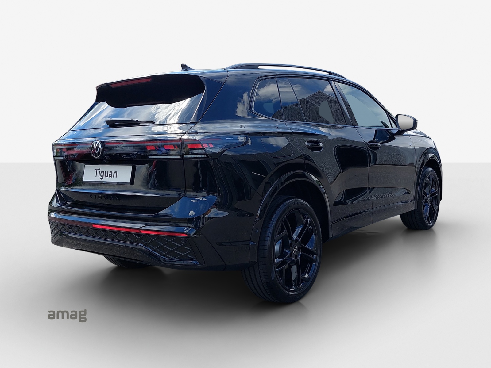VW Tiguan 2.0 TDI SCR R-Line 4Motion DSG-image-4