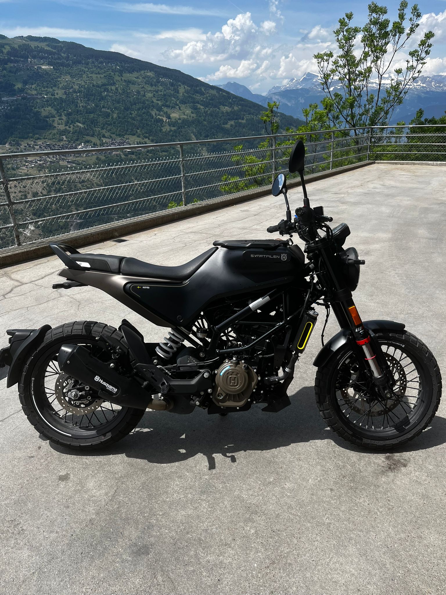 HUSQVARNA Svartpilen 125-image-1