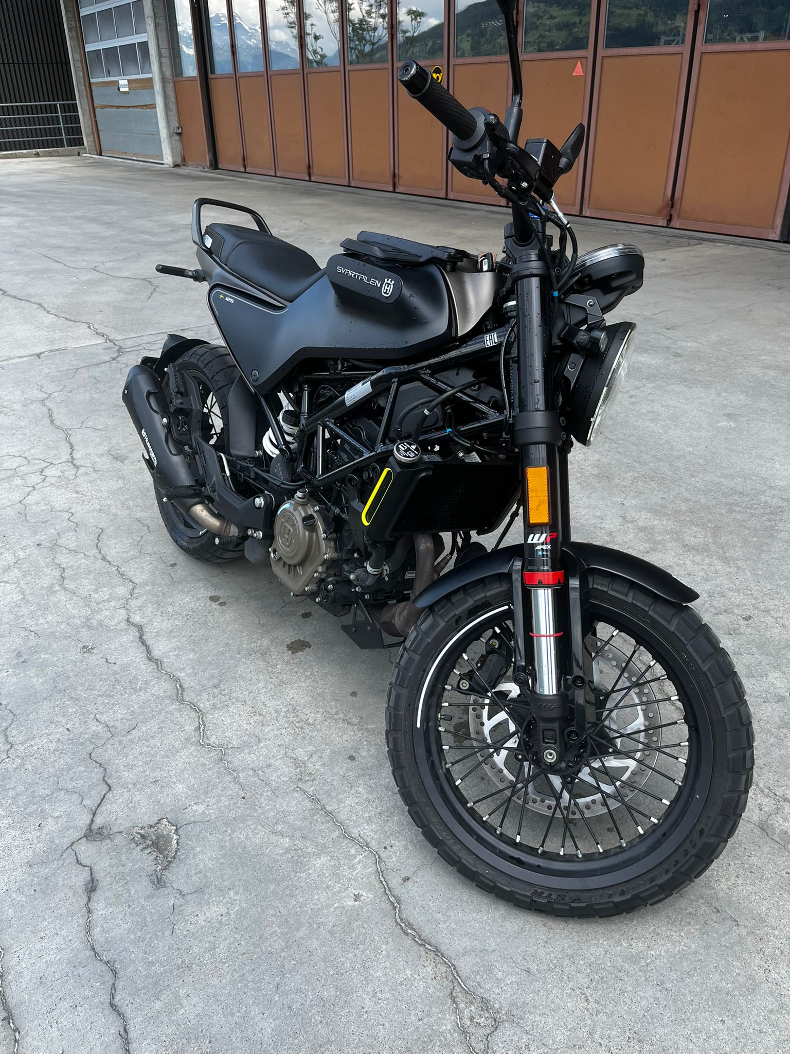 HUSQVARNA Svartpilen 125