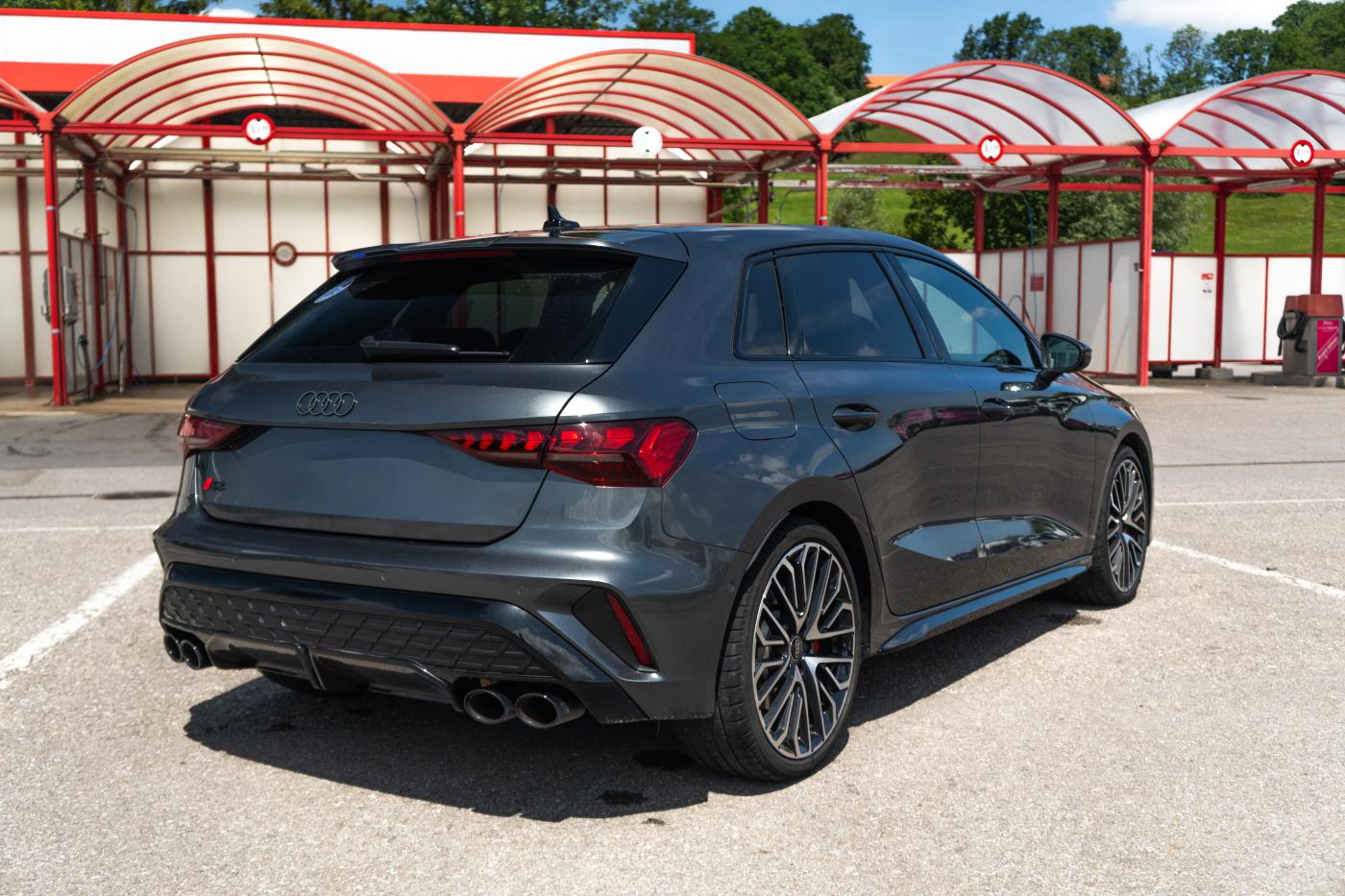AUDI S3 Sportback 2.0 TFSI quattro S-tronic-image-3
