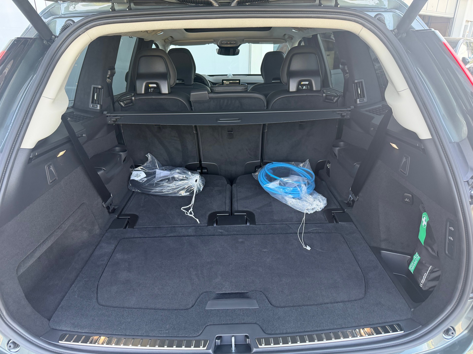 VOLVO XC90 T8 eAWD Ultra Dark Geartronic-image-24