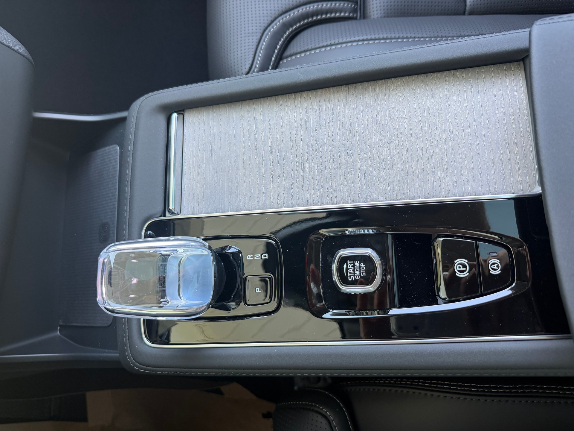 VOLVO XC90 T8 eAWD Ultra Dark Geartronic-image-16