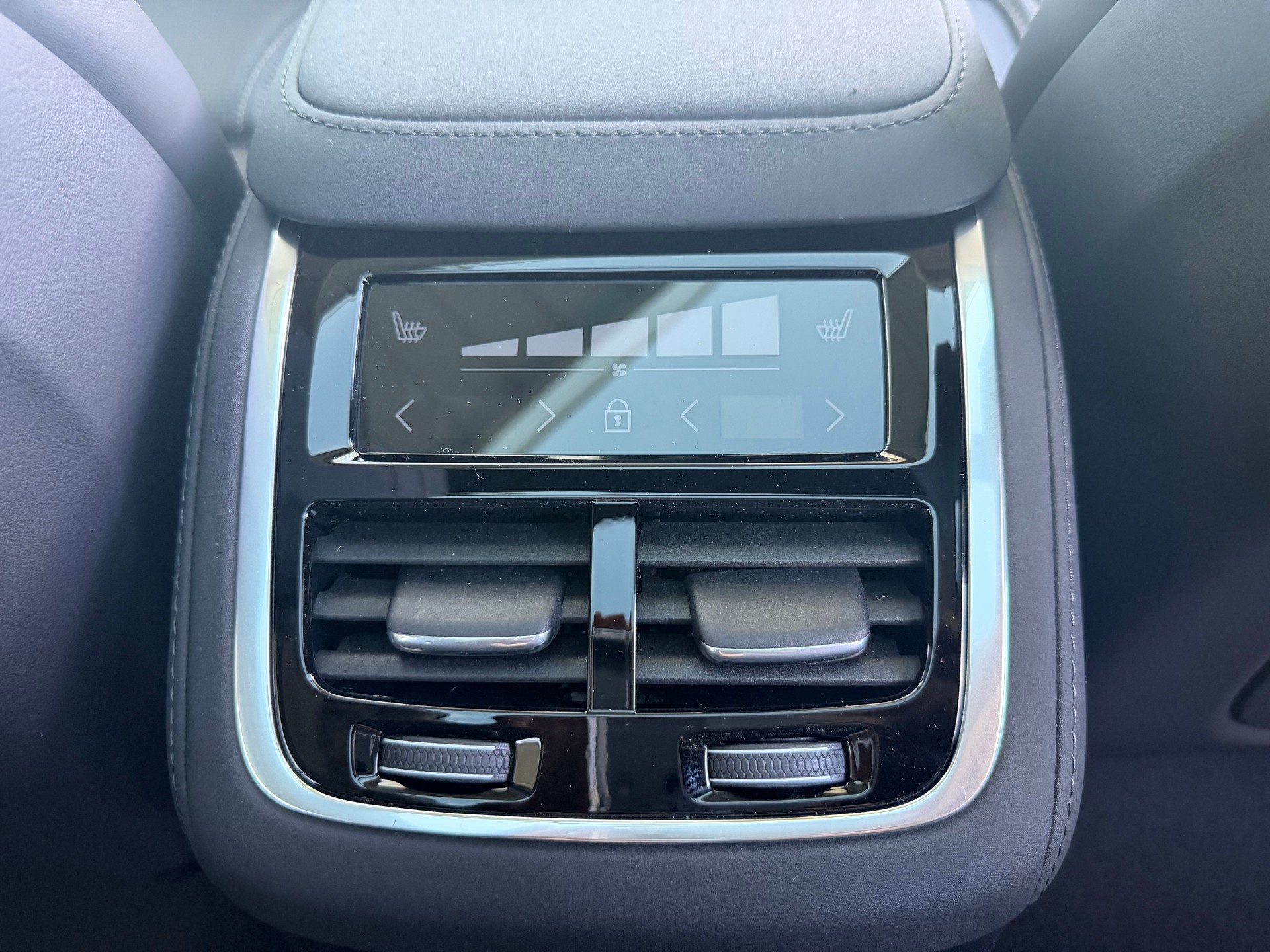 VOLVO XC90 T8 eAWD Ultra Dark Geartronic-image-8