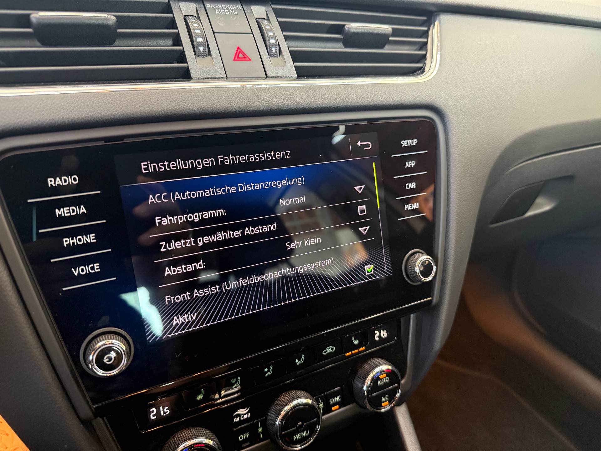 SKODA Octavia 2.0 TDI Style DSG 4x4-image-19