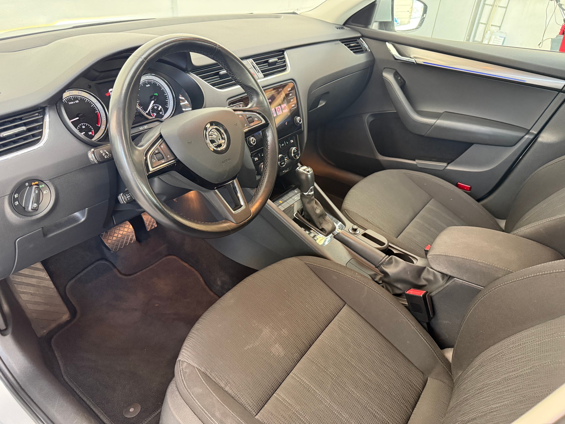 SKODA Octavia 2.0 TDI Style DSG 4x4-image-9