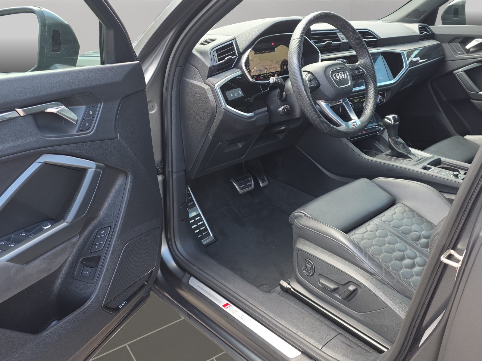 AUDI RS Q3 Sportback quattro S tronic-image-6