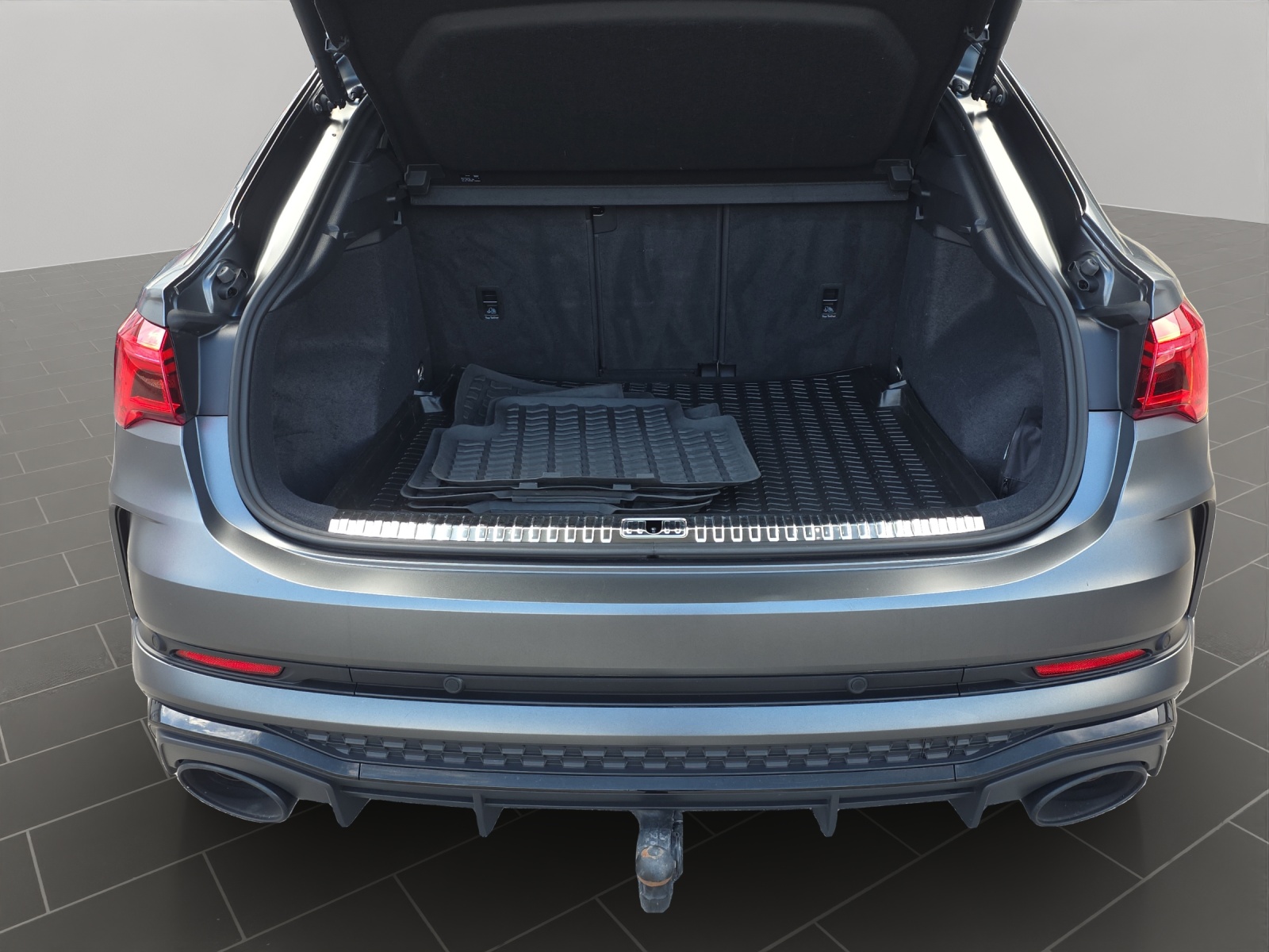 AUDI RS Q3 Sportback quattro S tronic-image-15