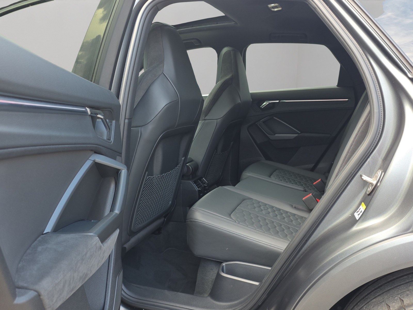AUDI RS Q3 Sportback quattro S tronic-image-8