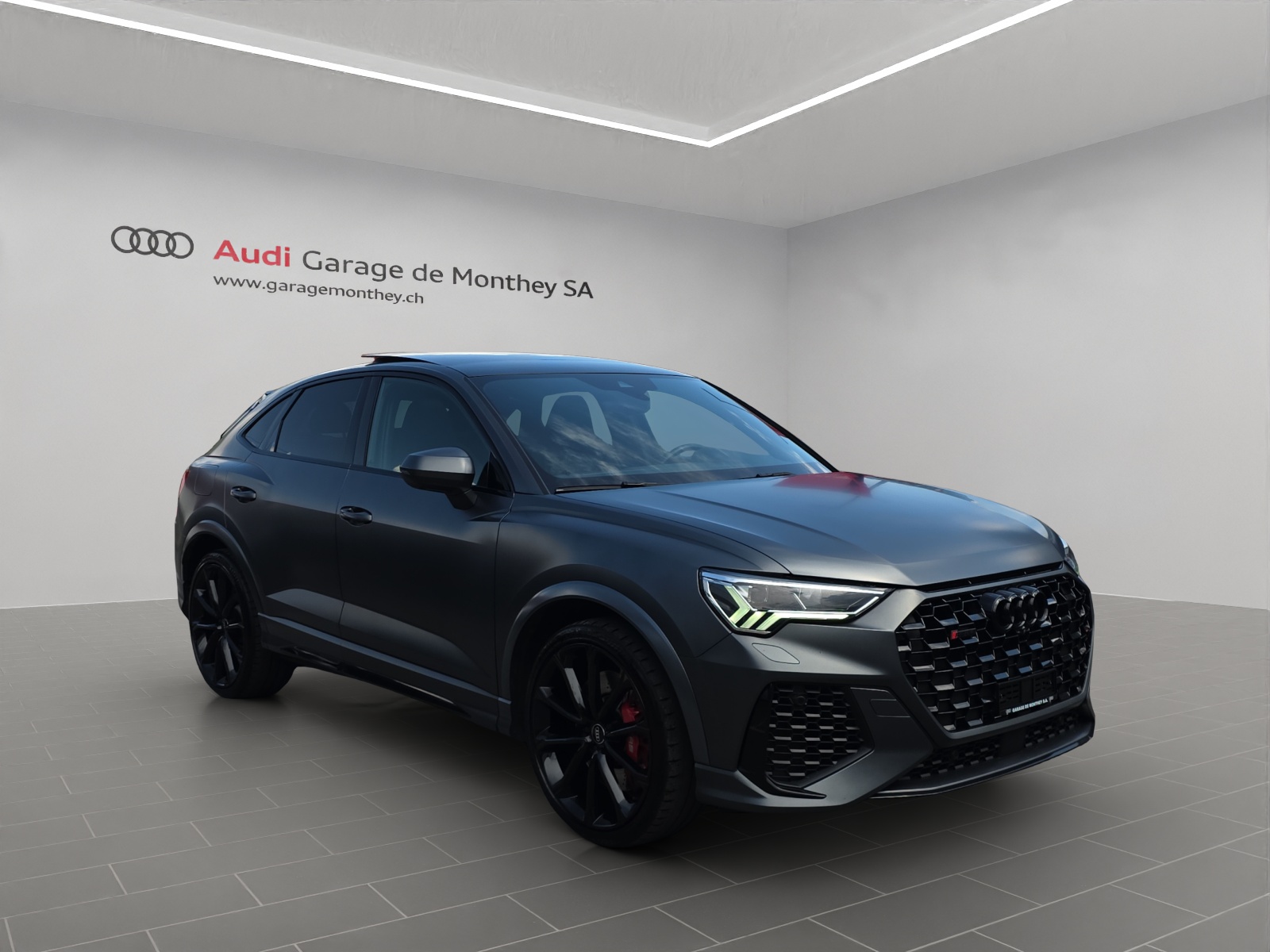 AUDI RS Q3 Sportback quattro S tronic-image-2