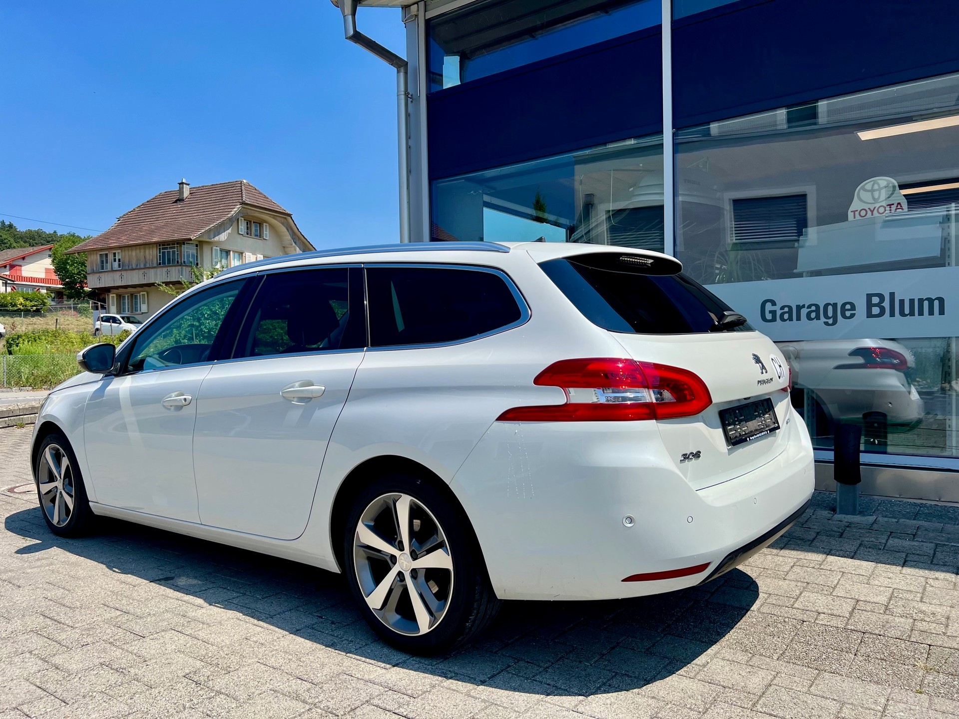 PEUGEOT 308 SW 2.0 BlueHDI Féline Automatic-image-4