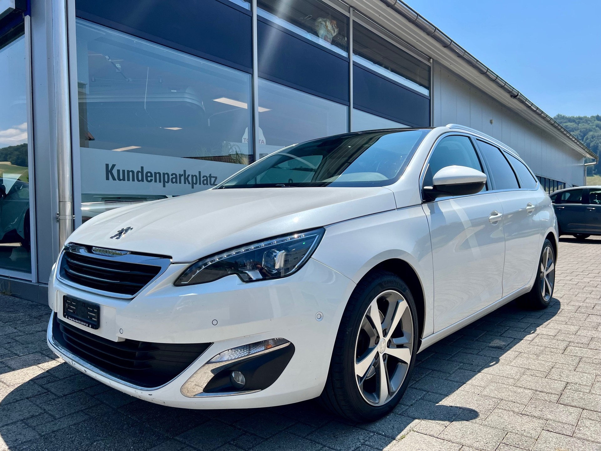 PEUGEOT 308 SW 2.0 BlueHDI Féline Automatic-image-1