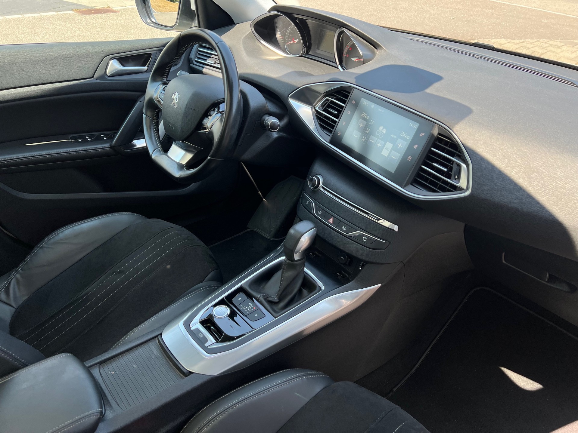 PEUGEOT 308 SW 2.0 BlueHDI Féline Automatic-image-10