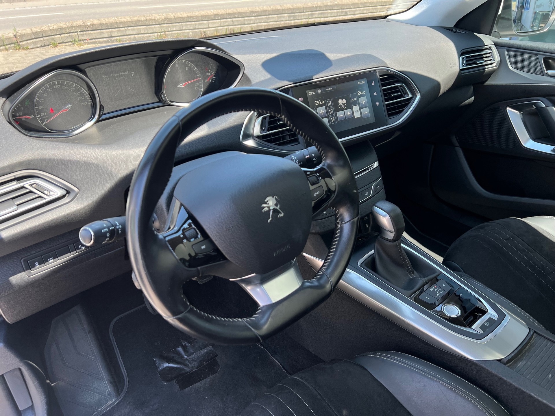 PEUGEOT 308 SW 2.0 BlueHDI Féline Automatic-image-9