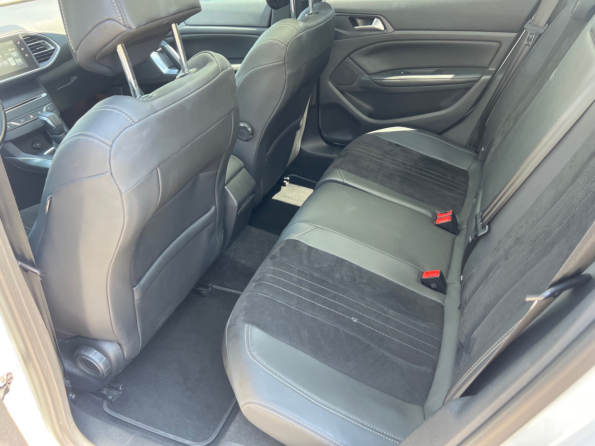 PEUGEOT 308 SW 2.0 BlueHDI Féline Automatic-image-6