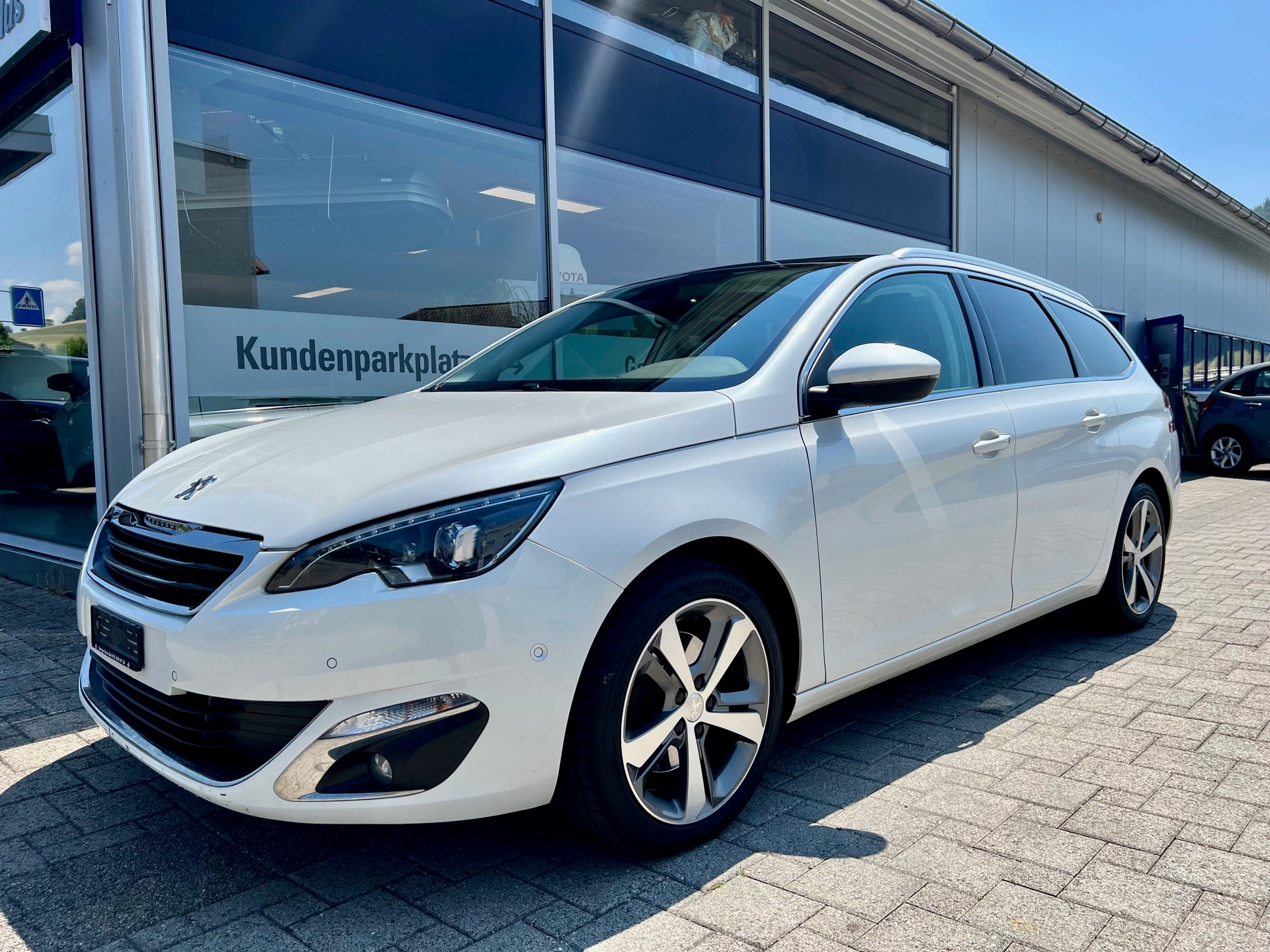 PEUGEOT 308 SW 2.0 BlueHDI Féline Automatic-image-0