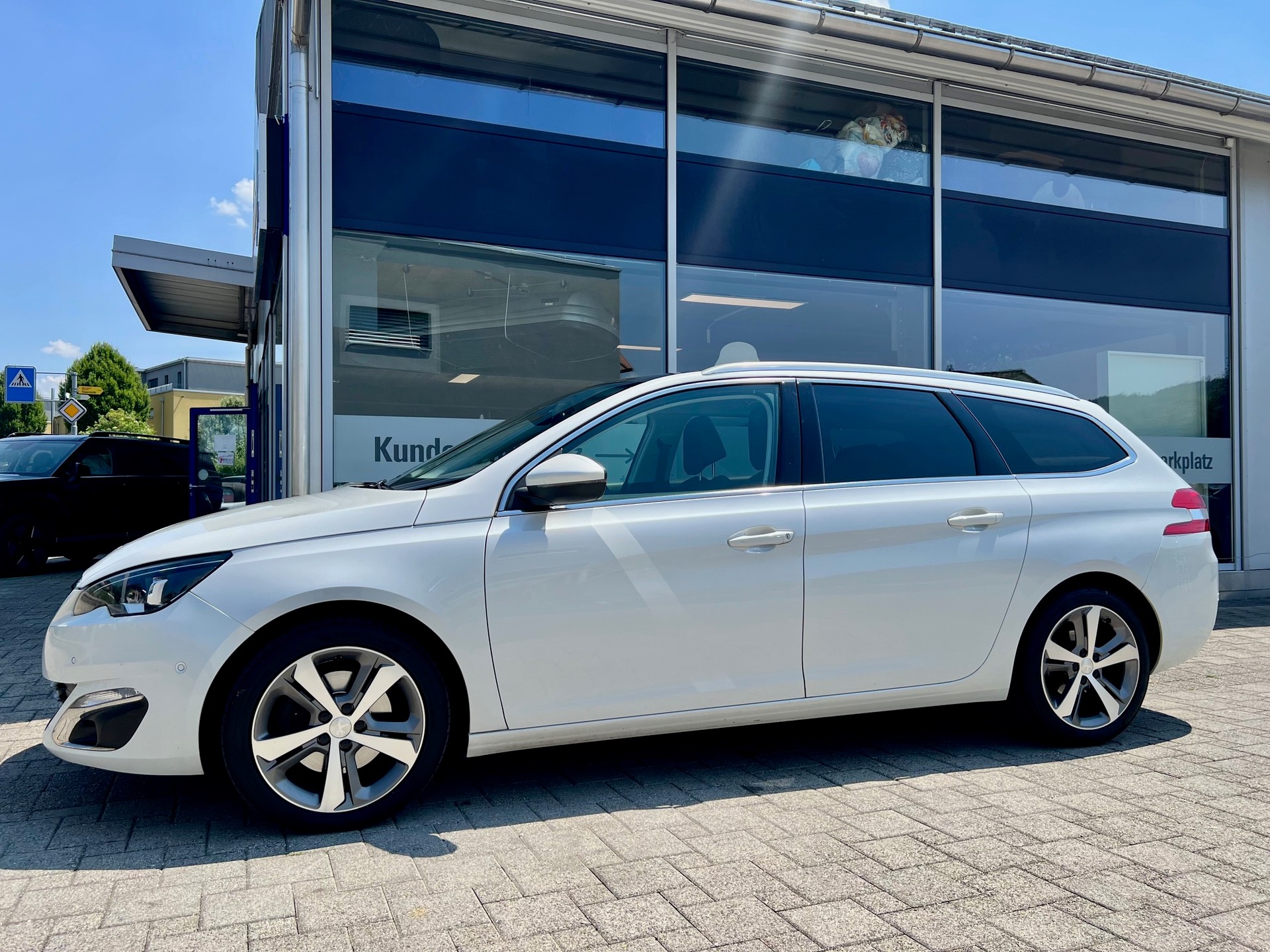 PEUGEOT 308 SW 2.0 BlueHDI Féline Automatic-image-3