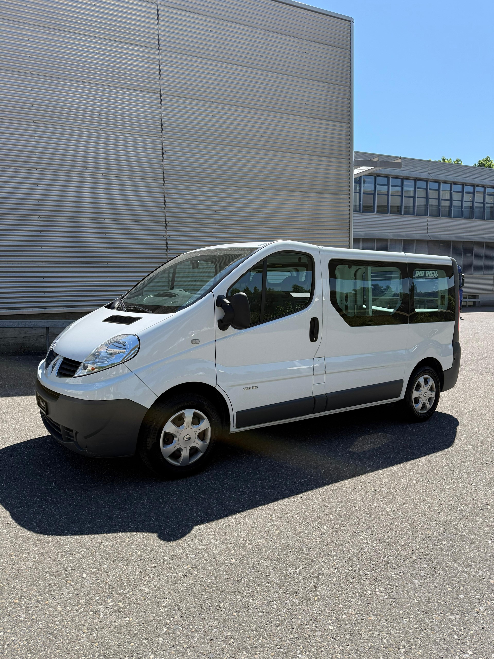 RENAULT Trafic 2.0 dCi 115 2.9t L1H1-image-4