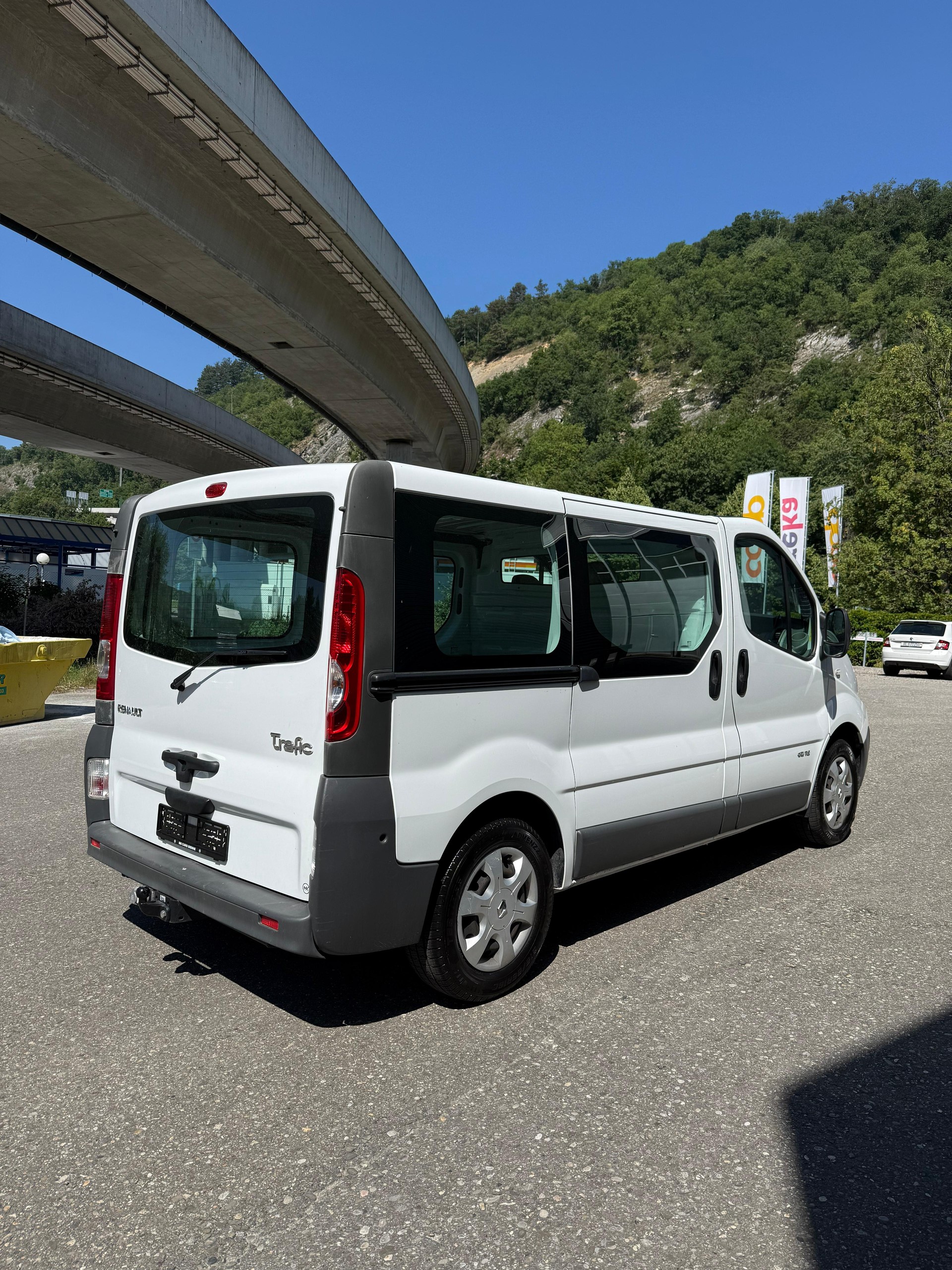 RENAULT Trafic 2.0 dCi 115 2.9t L1H1-image-2