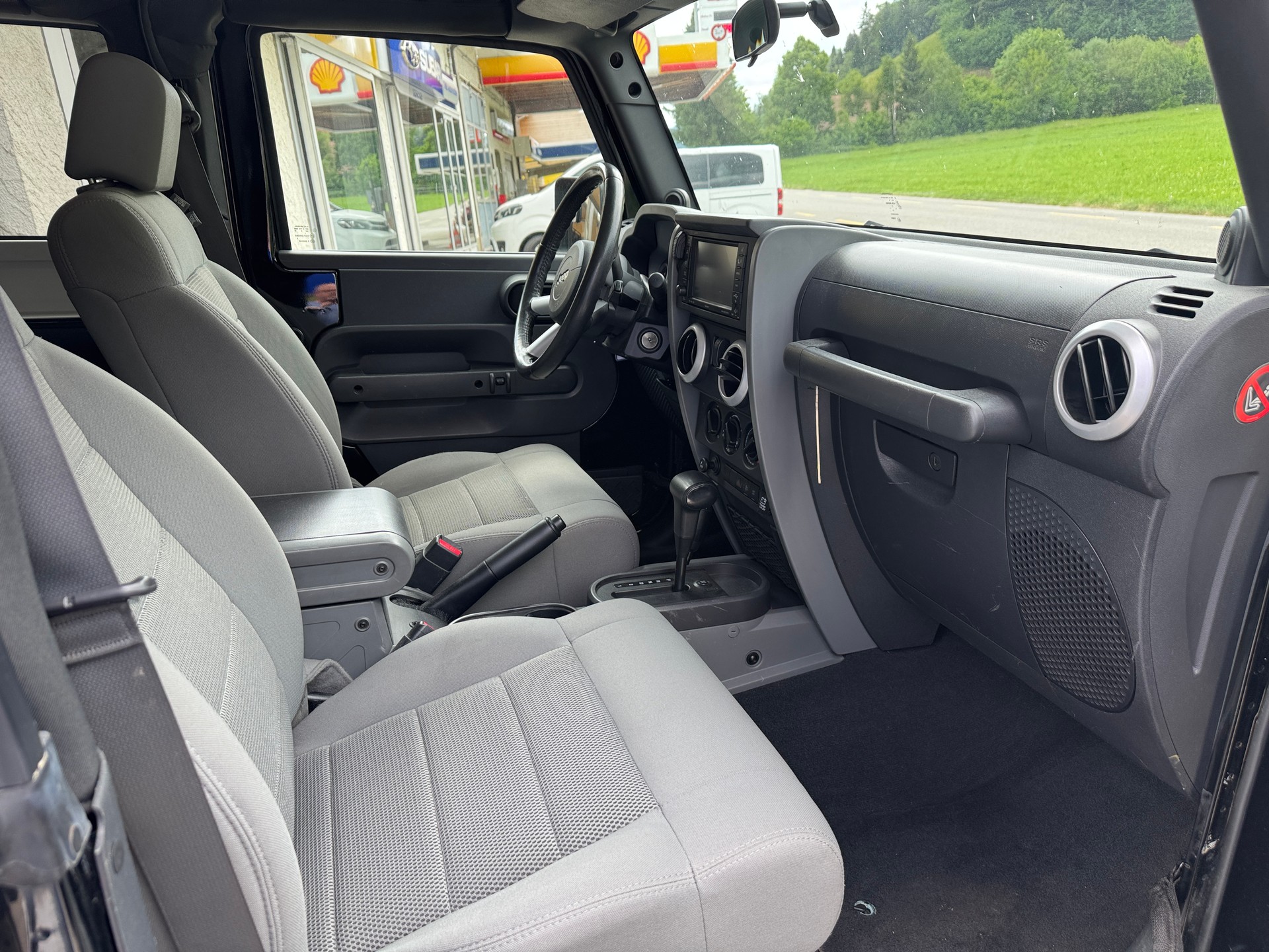 JEEP Wrangler Sahara-image-6