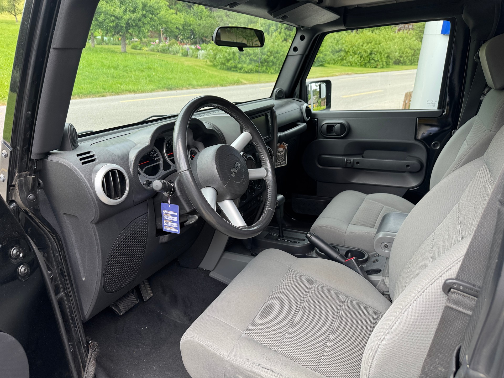 JEEP Wrangler Sahara-image-9