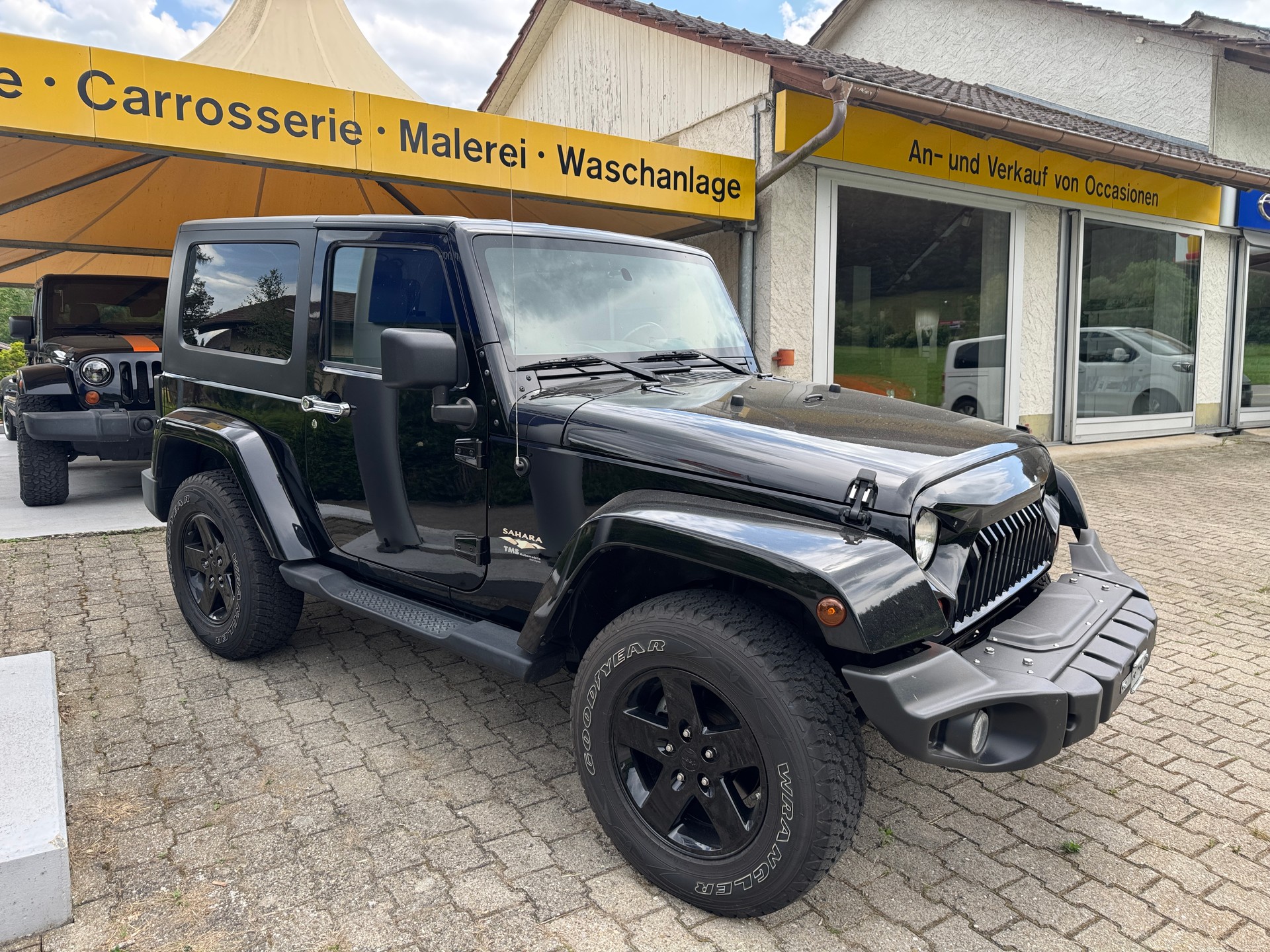 JEEP Wrangler Sahara-image-5