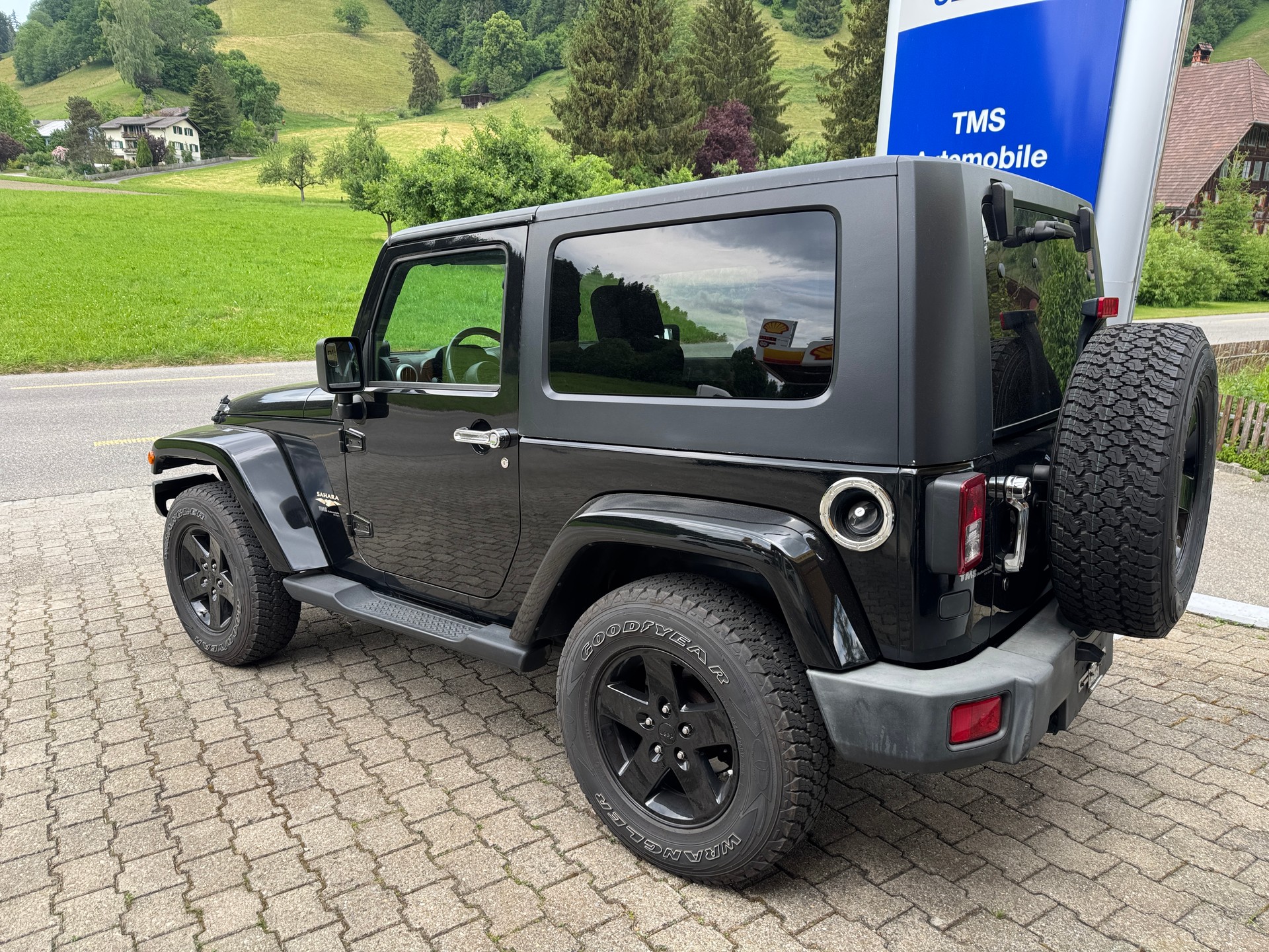 JEEP Wrangler Sahara-image-3