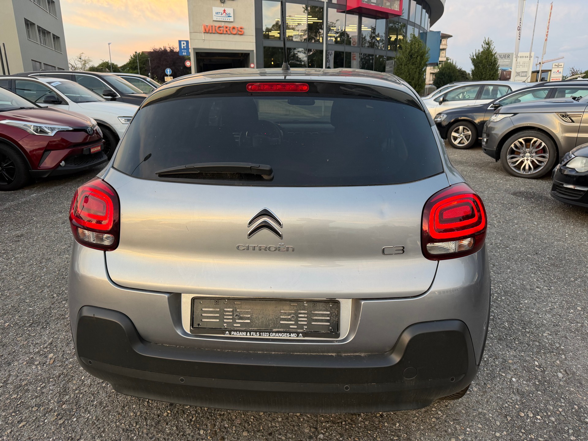 CITROEN C3 1.2i PureTech Shine EAT6-image-4
