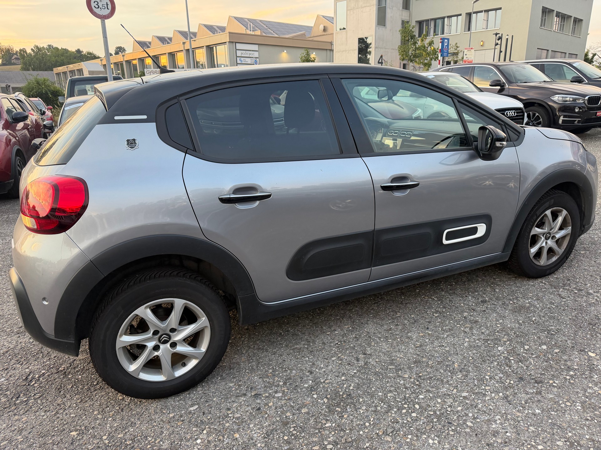 CITROEN C3 1.2i PureTech Shine EAT6-image-3