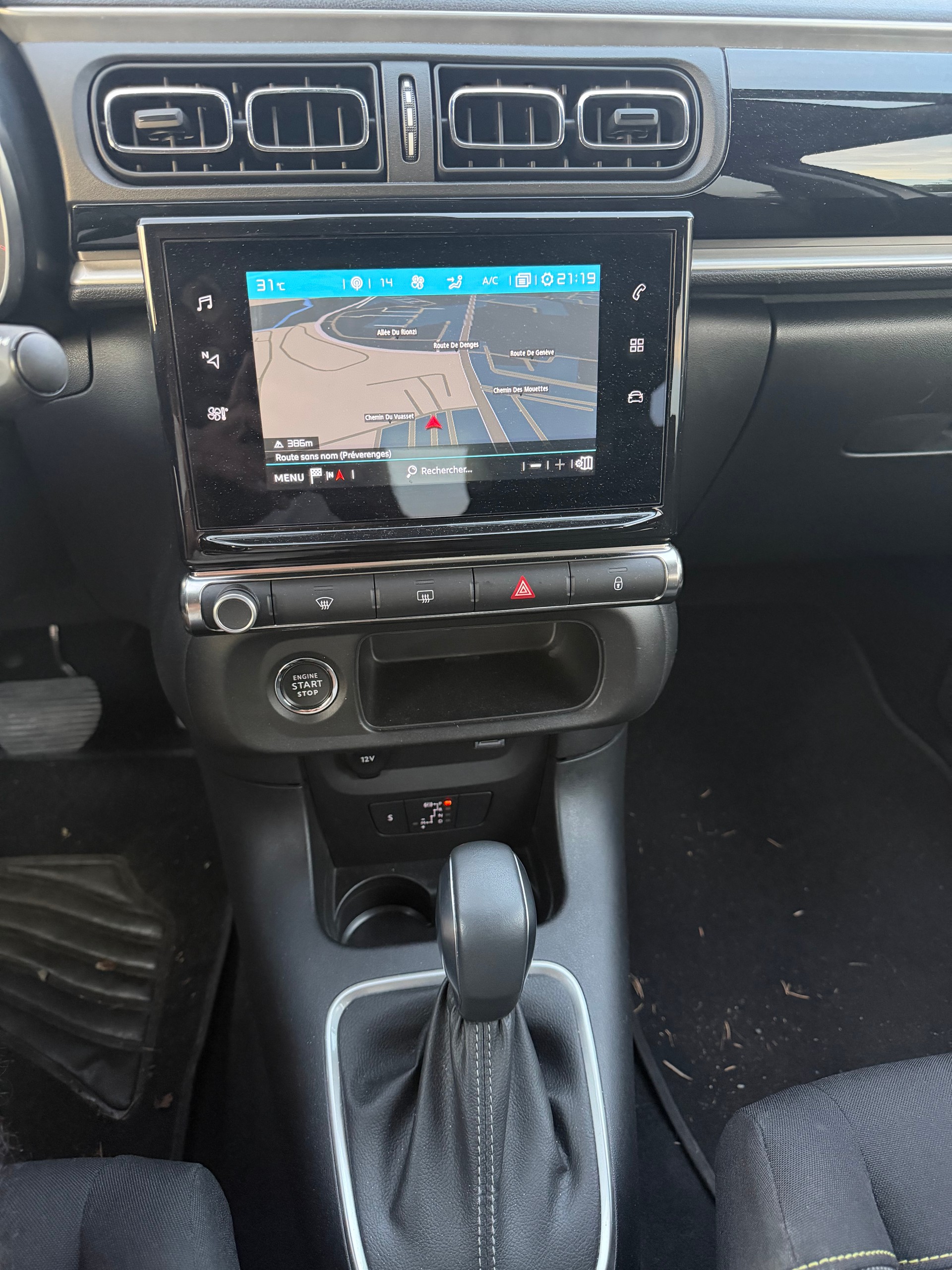 CITROEN C3 1.2i PureTech Shine EAT6-image-8