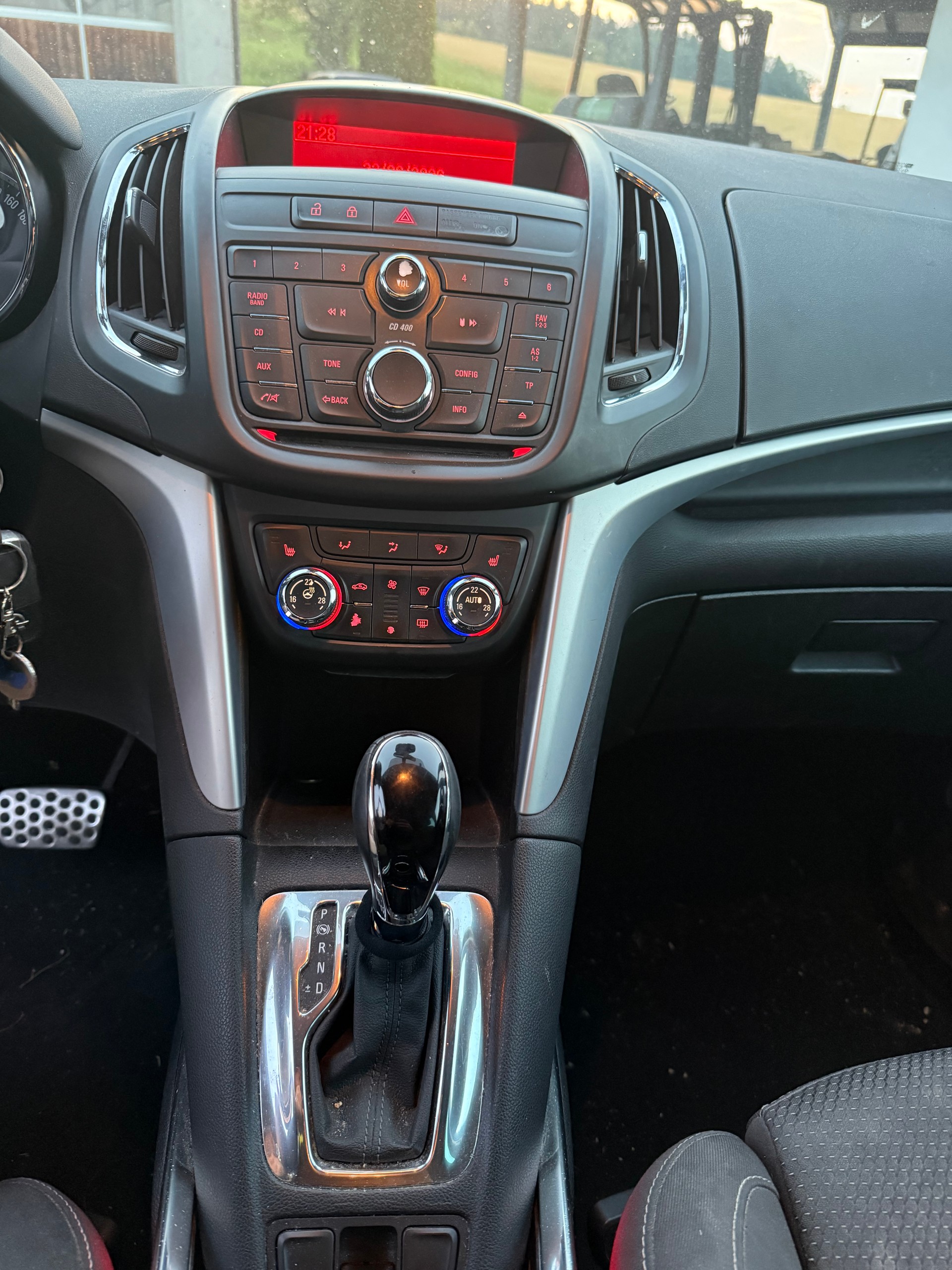 OPEL Zafira Tourer 1.4i 16V Turbo Enjoy Automatic-image-13