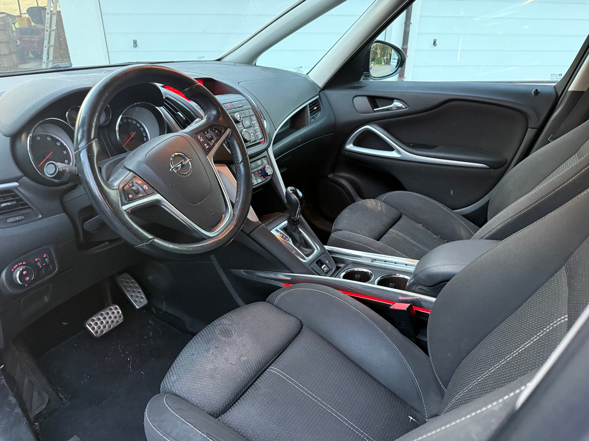 OPEL Zafira Tourer 1.4i 16V Turbo Enjoy Automatic-image-9