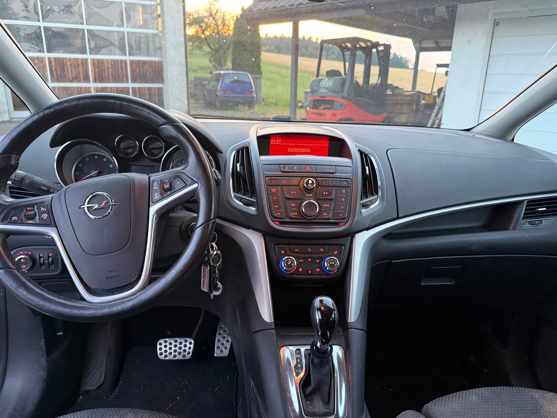 OPEL Zafira Tourer 1.4i 16V Turbo Enjoy Automatic-image-12