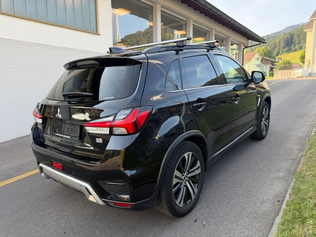 MITSUBISHI ASX 2.0 Diamond 4WD Automat-image-4