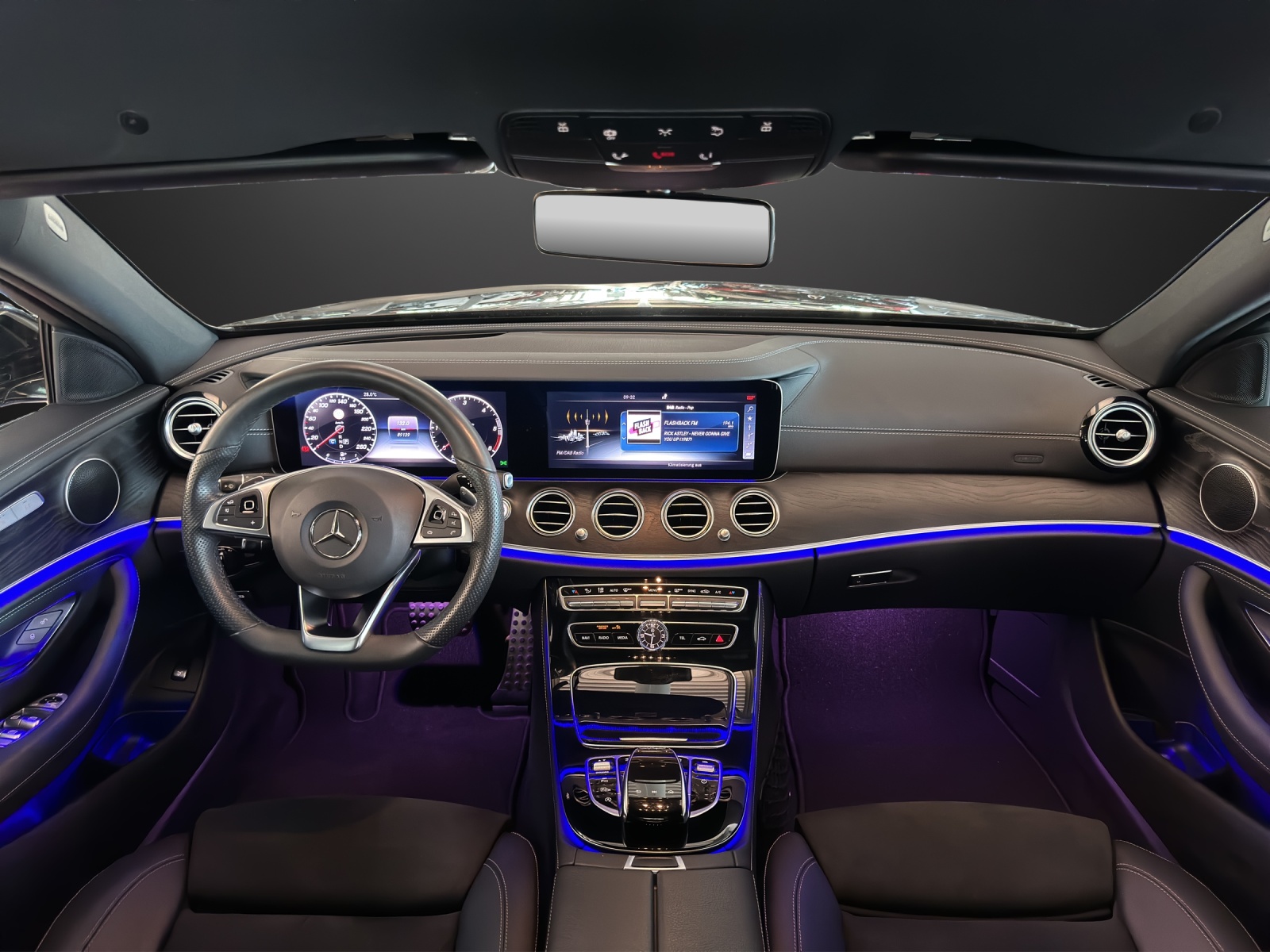 MERCEDES-BENZ E 220 d AMG Line 4Matic-image-9