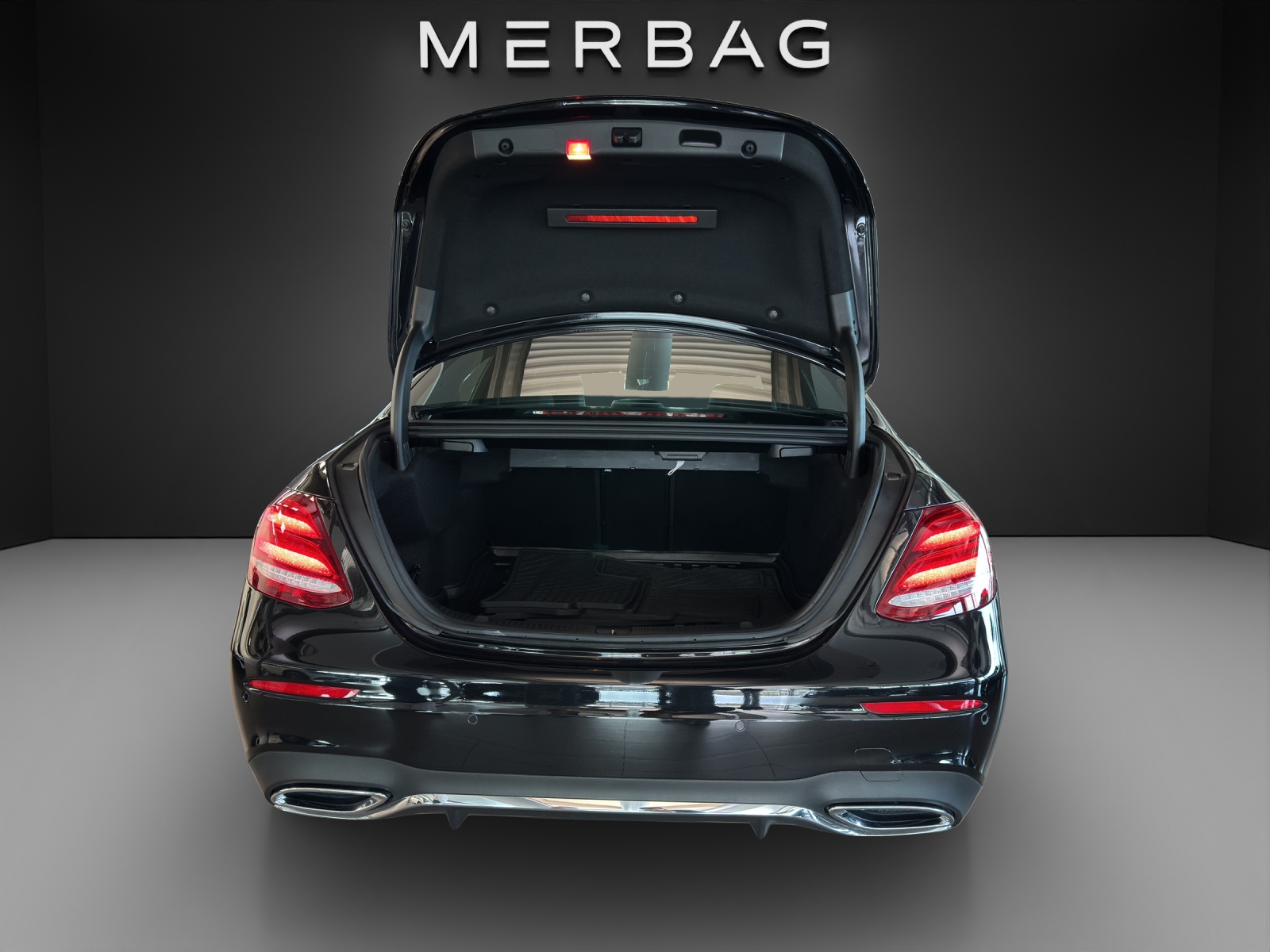 MERCEDES-BENZ E 220 d AMG Line 4Matic-image-6