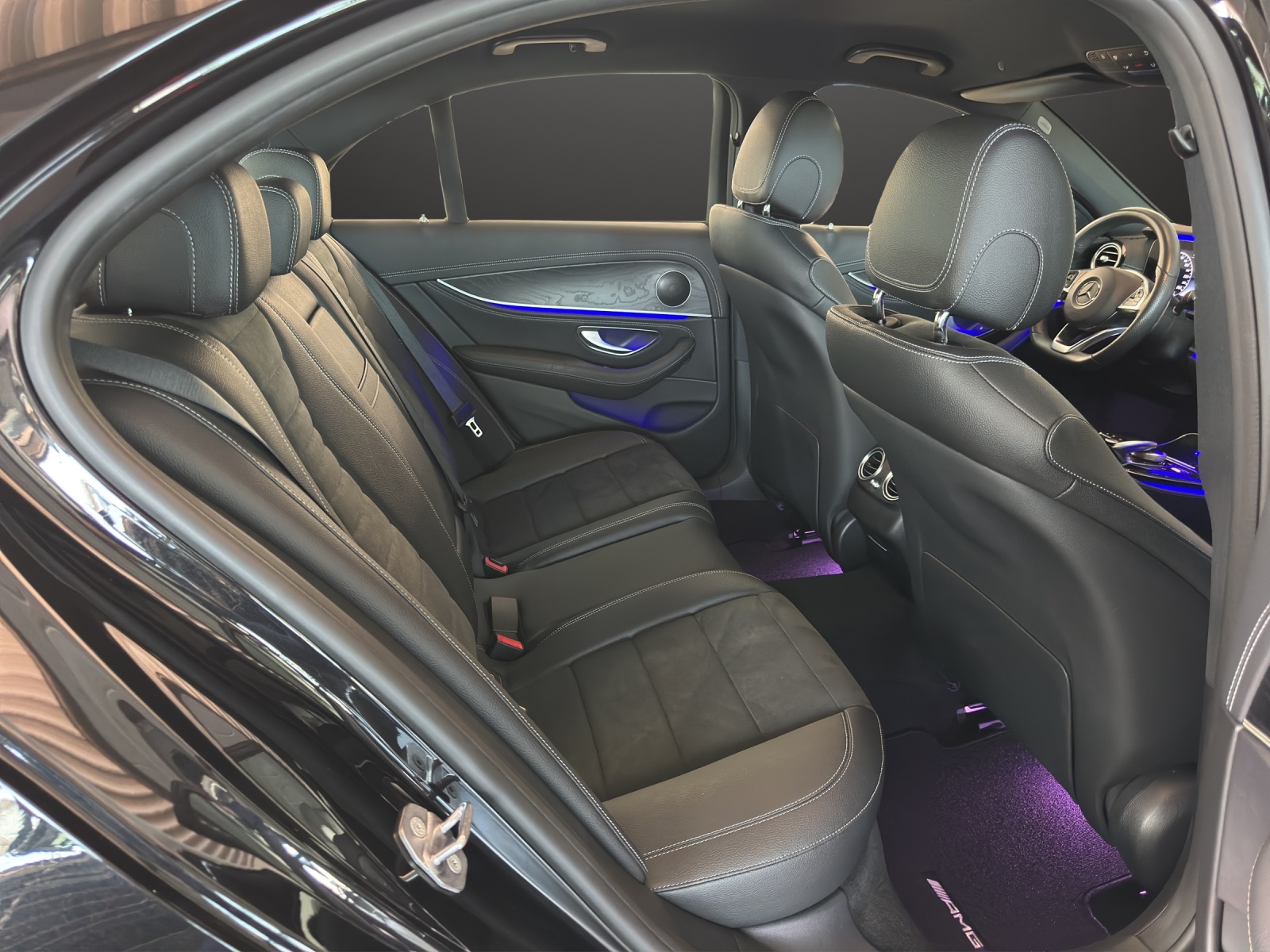 MERCEDES-BENZ E 220 d AMG Line 4Matic-image-11