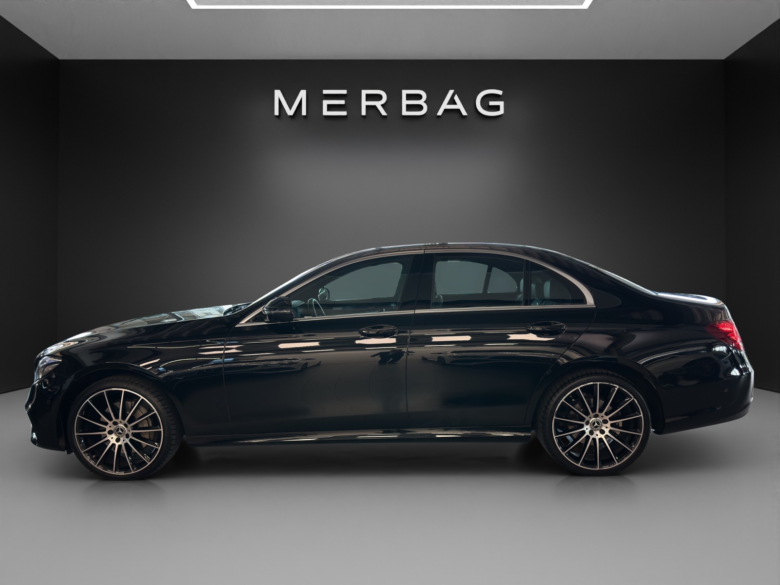 MERCEDES-BENZ E 220 d AMG Line 4Matic-image-2