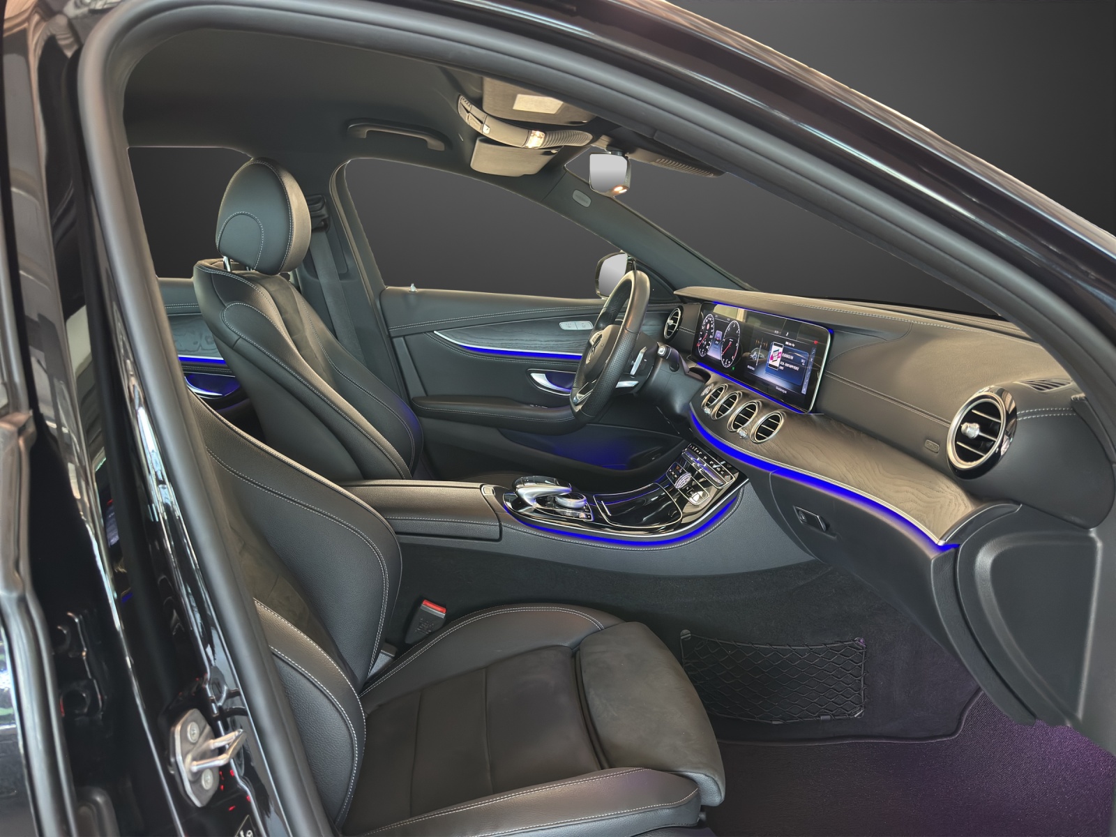MERCEDES-BENZ E 220 d AMG Line 4Matic-image-10