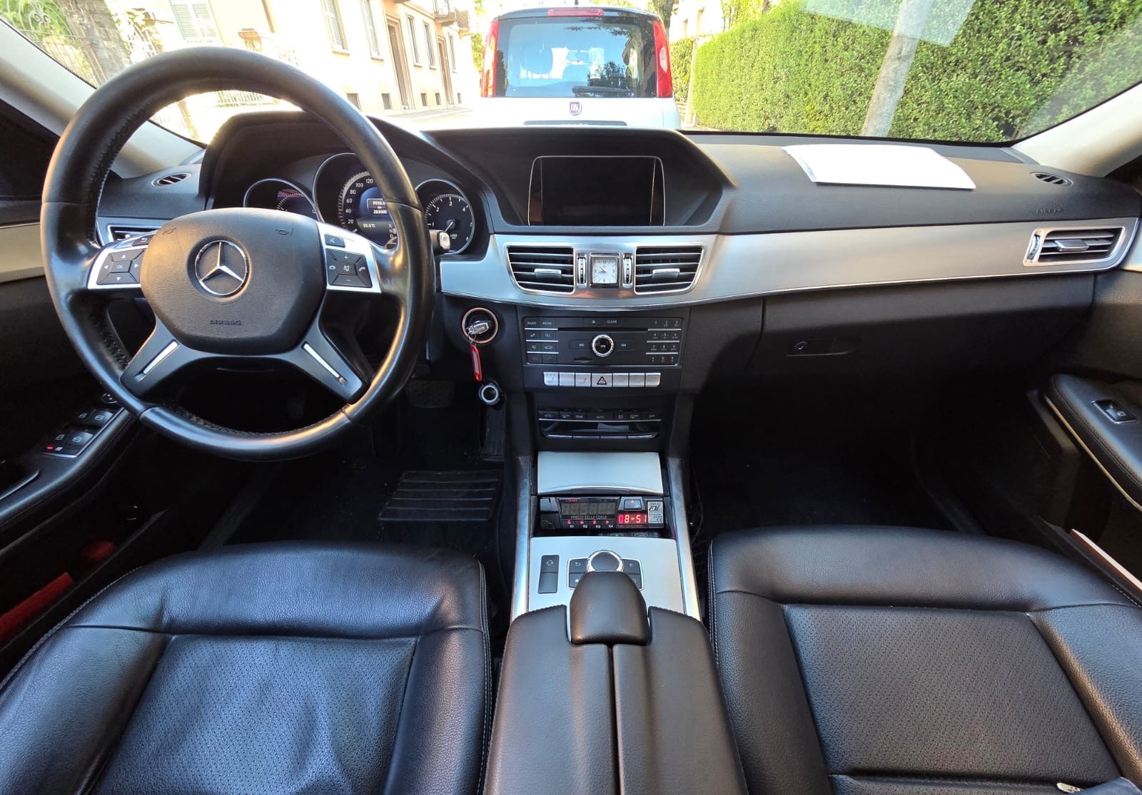 MERCEDES-BENZ E 220 BlueTEC 4Matic 7G-Tronic-image-4