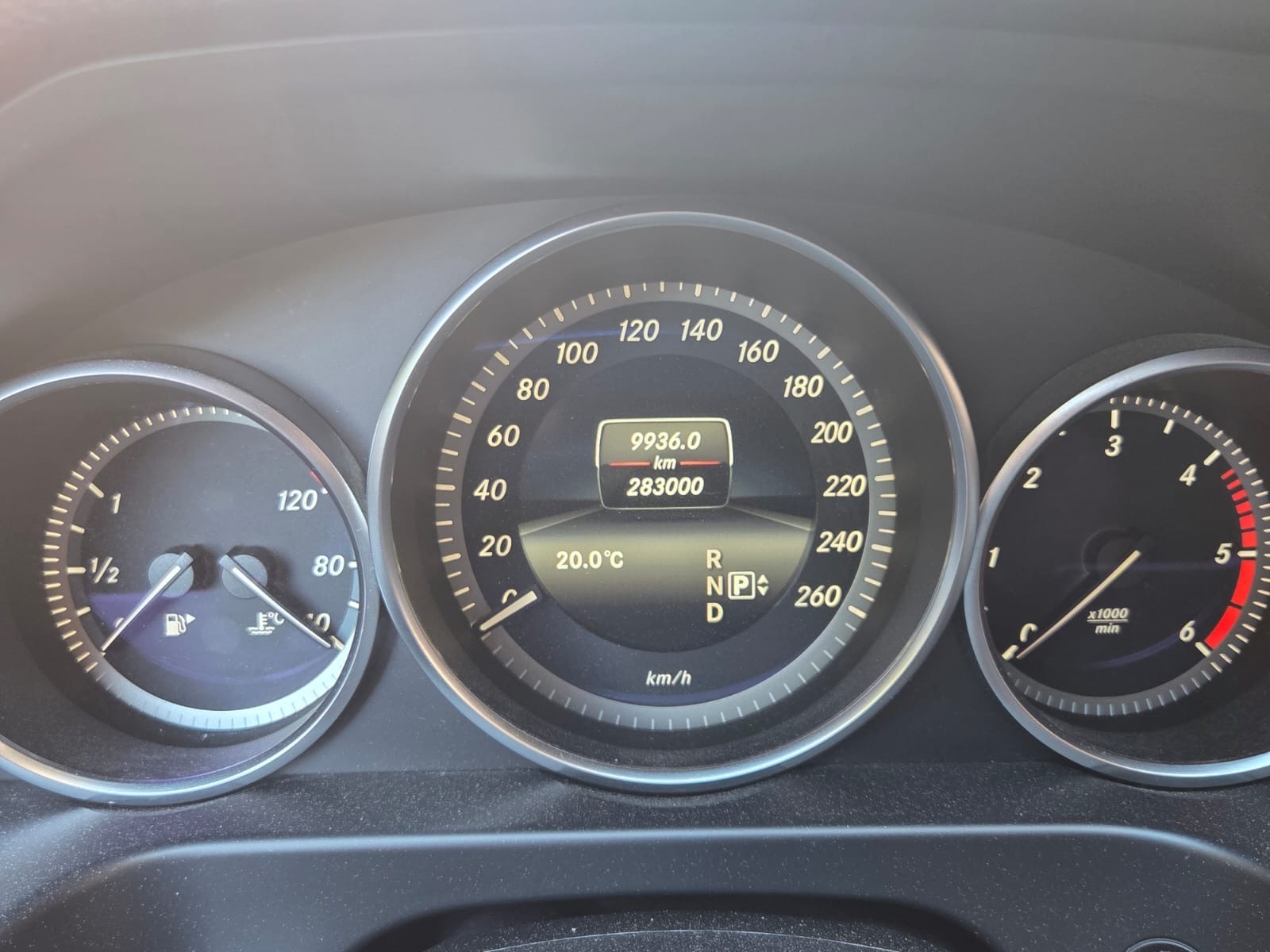 MERCEDES-BENZ E 220 BlueTEC 4Matic 7G-Tronic-image-5
