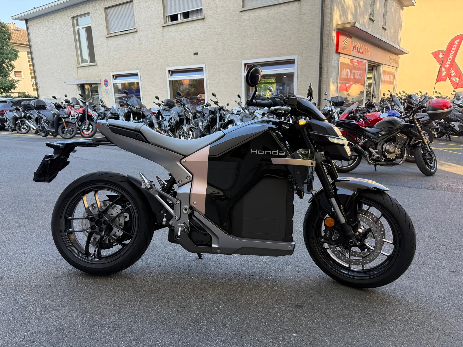 HONDA WN-showroom-element-3