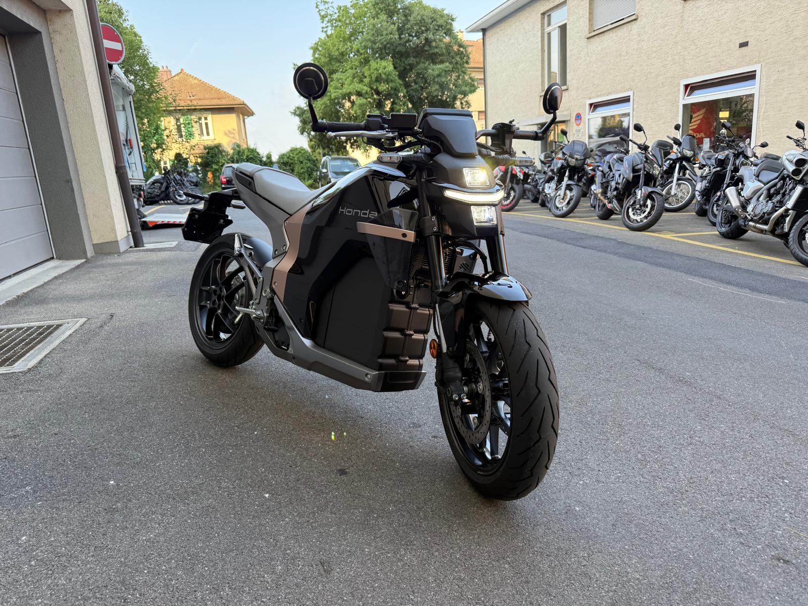 HONDA WN-showroom-element-1