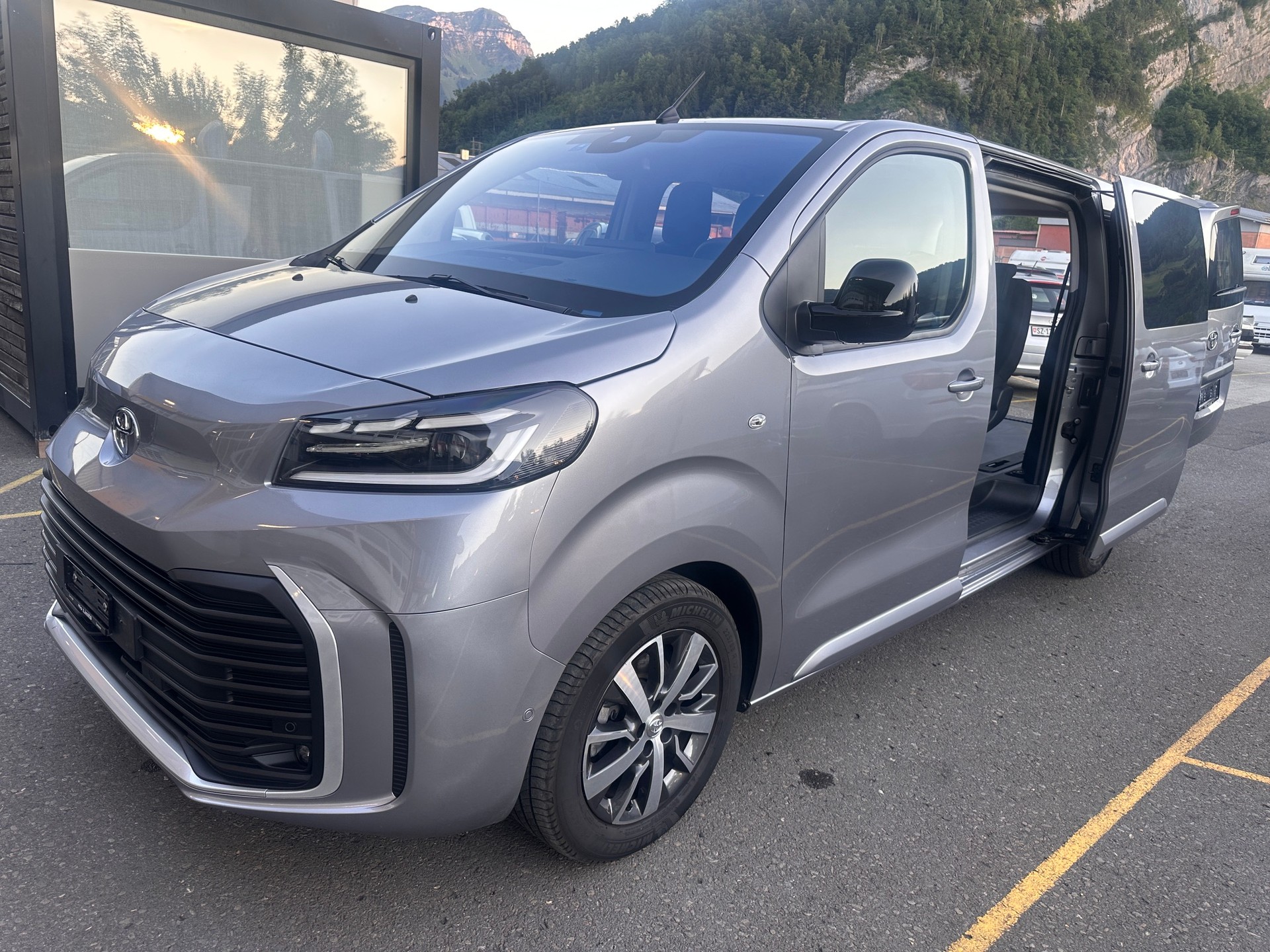 TOYOTA Proace Verso 2.0 D-4D Trend Long Aut.-image-2